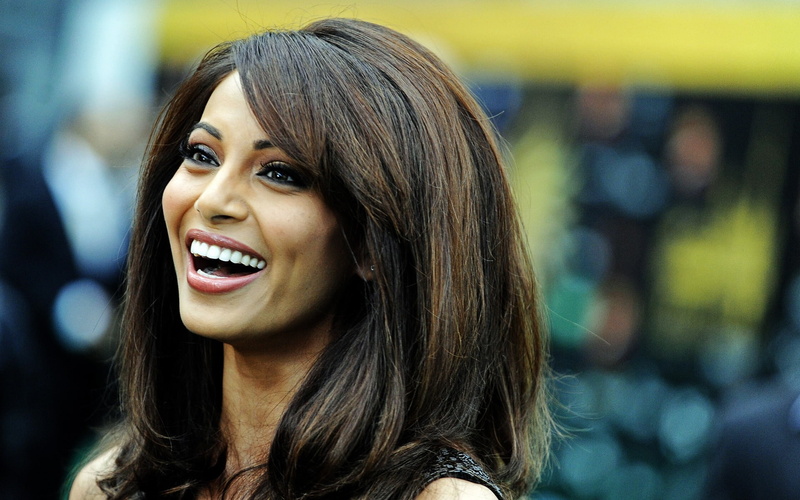 Wallpaper Id Bollywood Actress Smile Brunette Bipasha