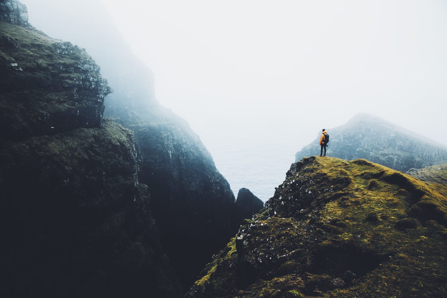 landscape, men, mountains, mist, HD Wallpaper