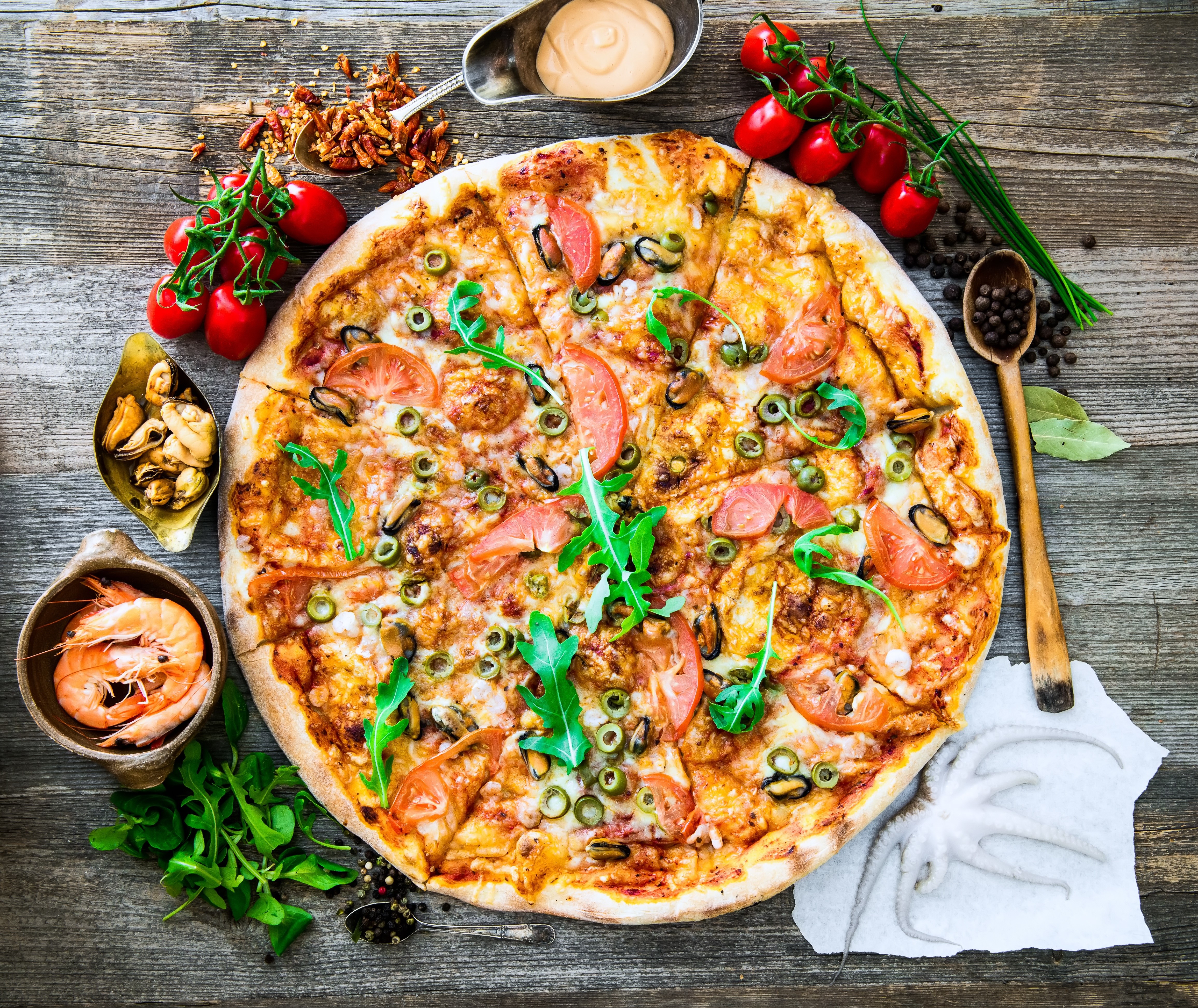 food, pizza, tomatoes, Black pepper (Spice), olives, shrimp, HD Wallpaper