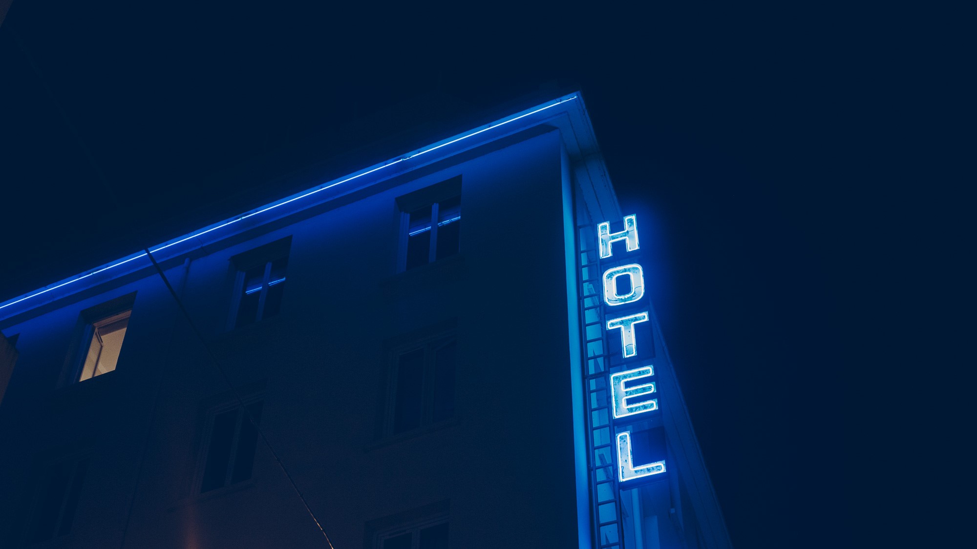 blue, hotel, neon, window, night, cyan, neon glow, dark, HD Wallpaper