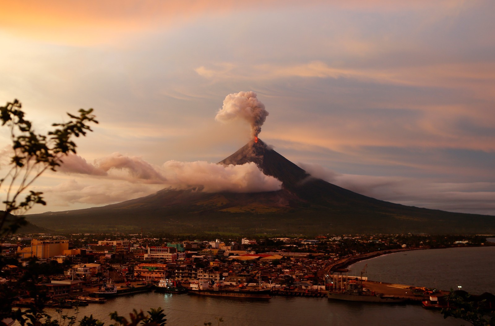 building, cityscape, volcano, nature, landscape, eruption, smoke, clouds, Philippines, lava, leaves, HD Wallpaper
