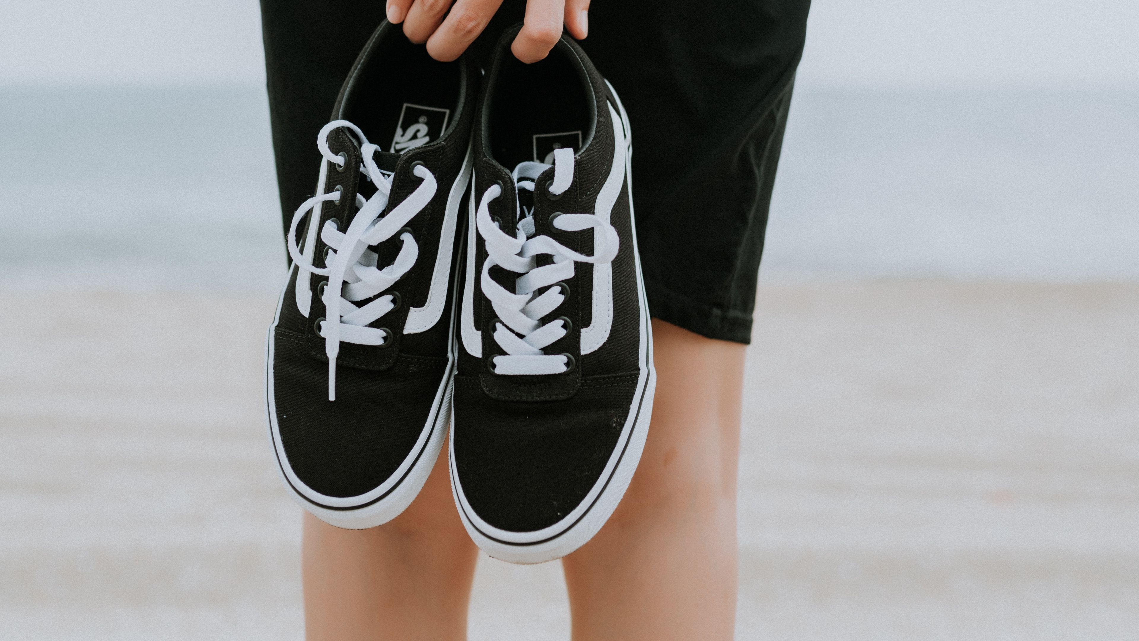 sneakers, shoes, black, girl, beach, 4k, HD Wallpaper
