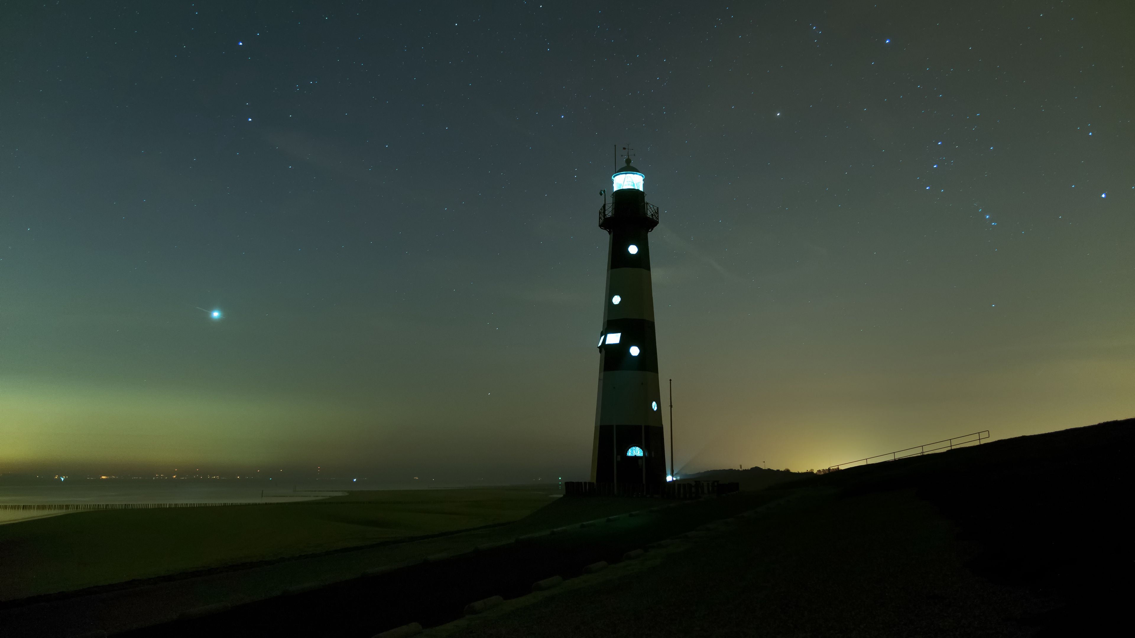 lighthouse, glow, night, starry sky, fog, 4k, HD Wallpaper