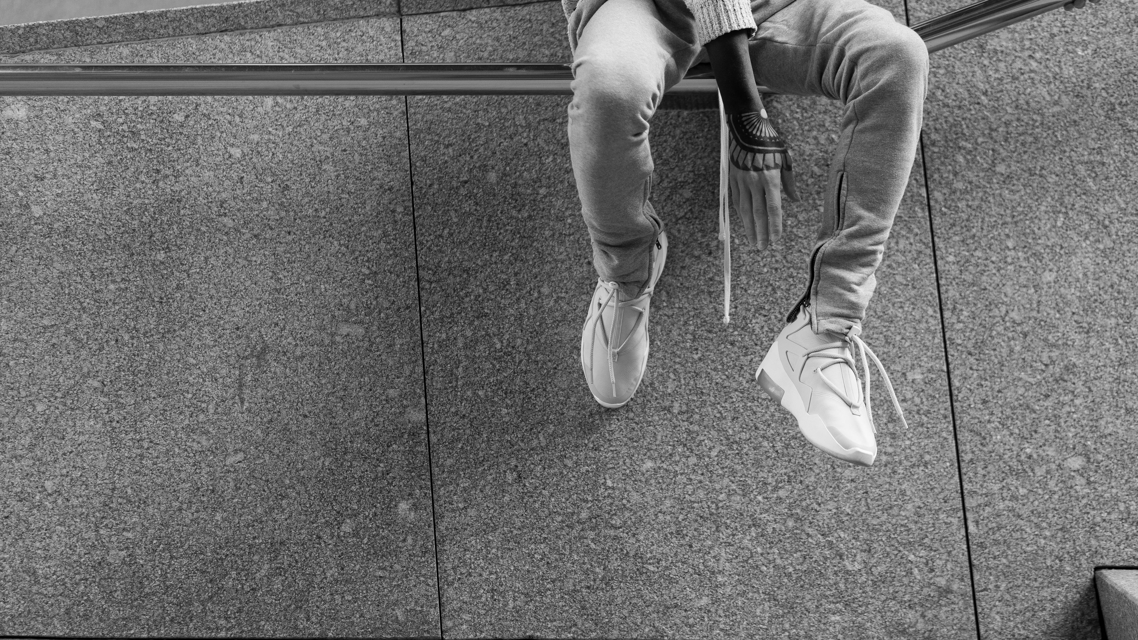 legs, sneakers, tattoo, bw, style, fashion, 4k, HD Wallpaper