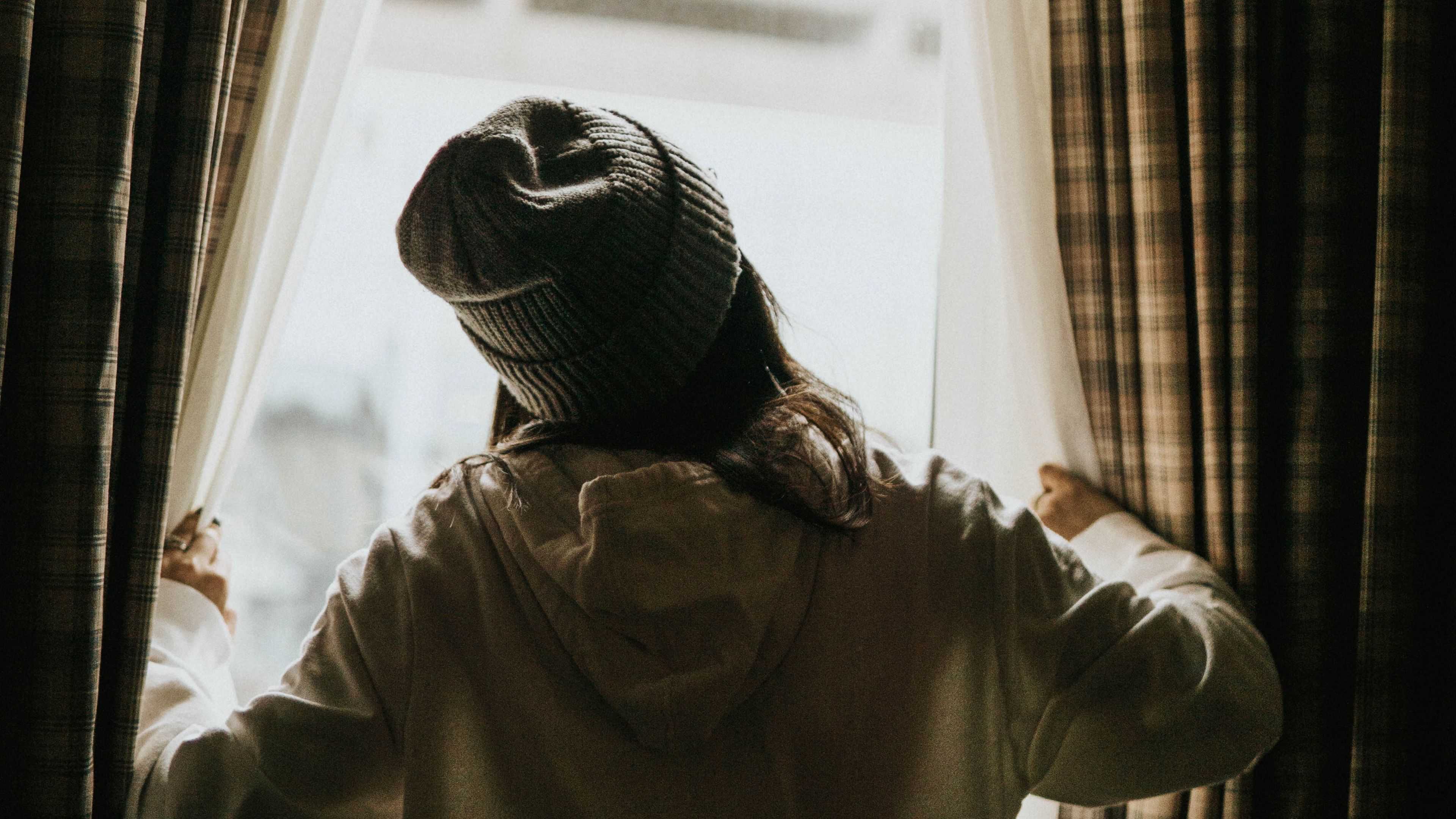 silhouette, curtains, window, look, peep, 4k, HD Wallpaper
