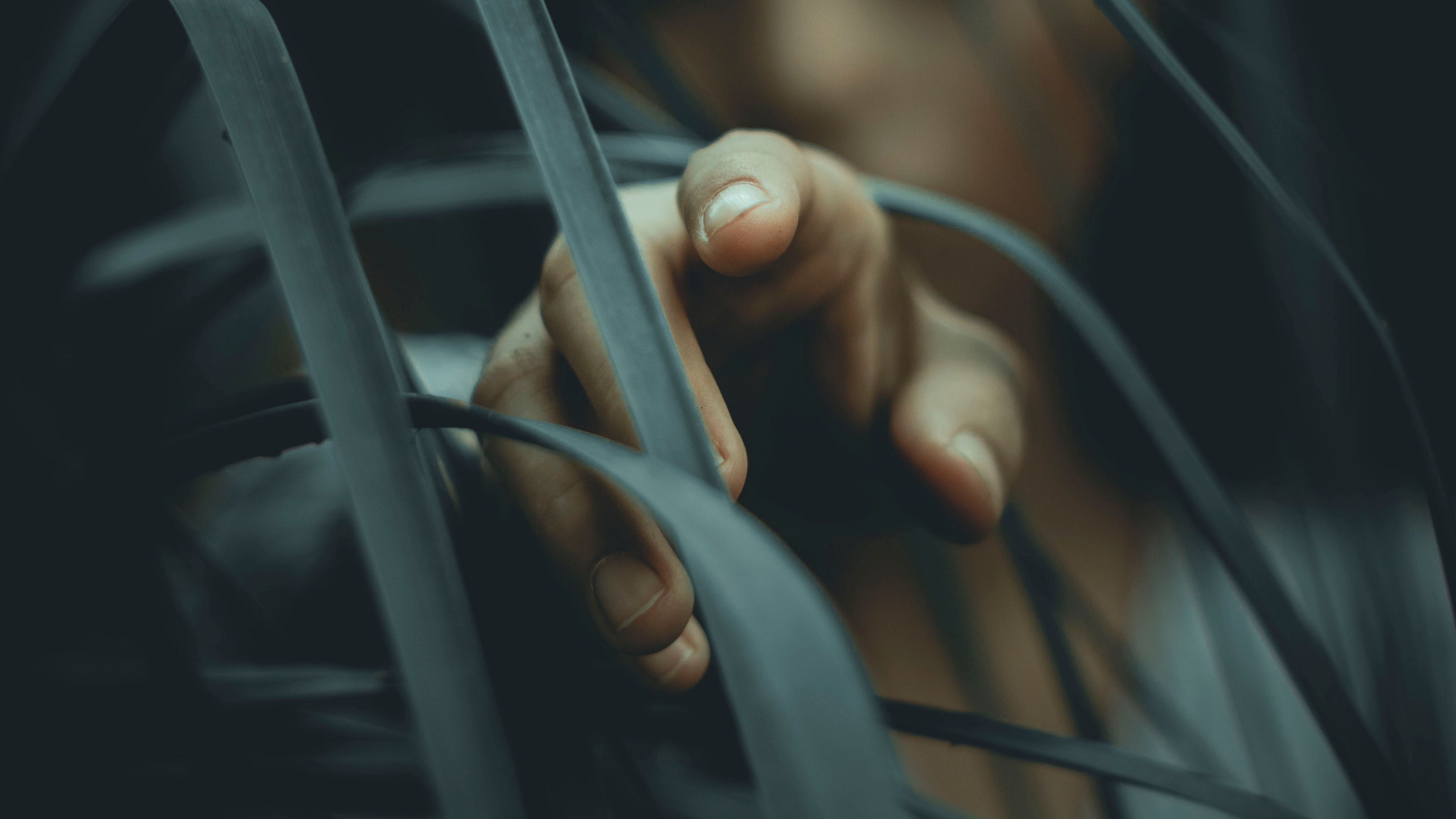 fingers, grass, motion, hand, gesture, 4k, HD Wallpaper