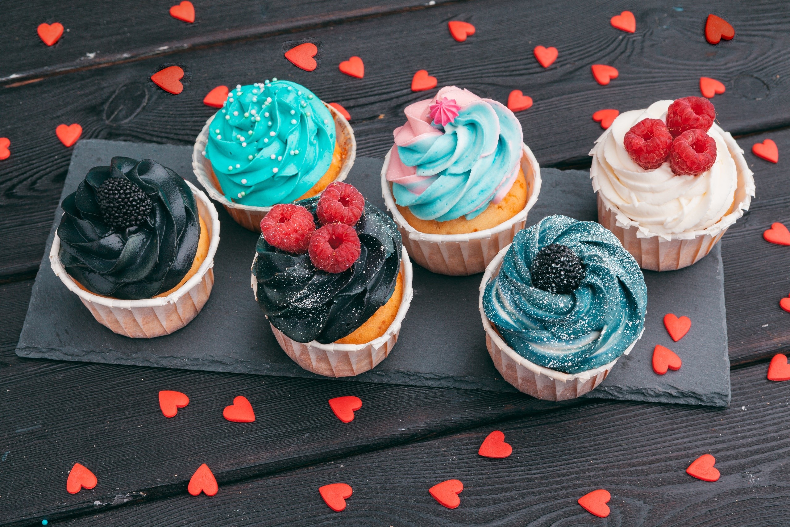 colorful, food, sweets, dessert, raspberries, blackberries, Heart (Design), wooden surface, HD Wallpaper