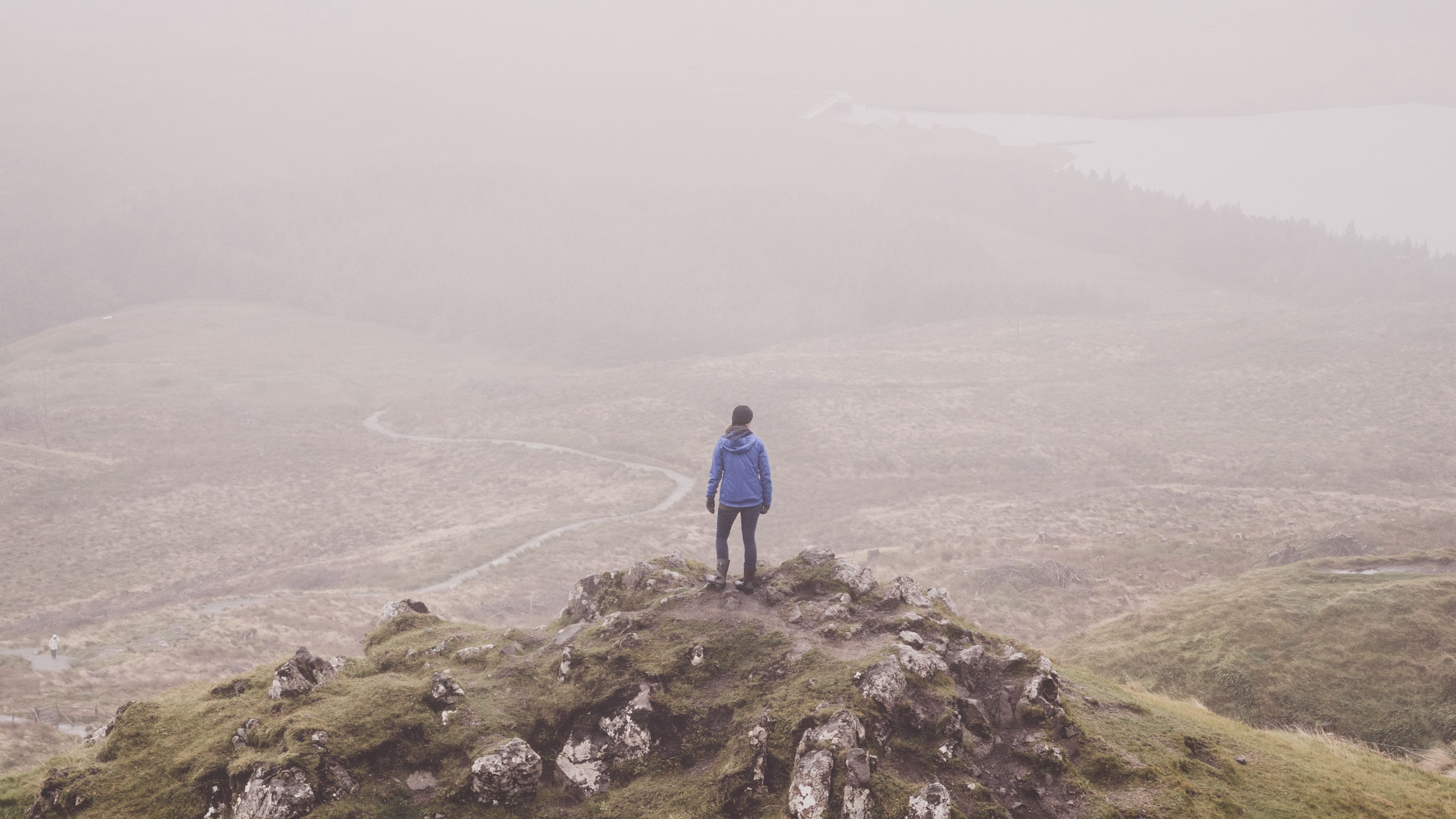 man, lonely, loneliness, fog, grass, 4k, HD Wallpaper