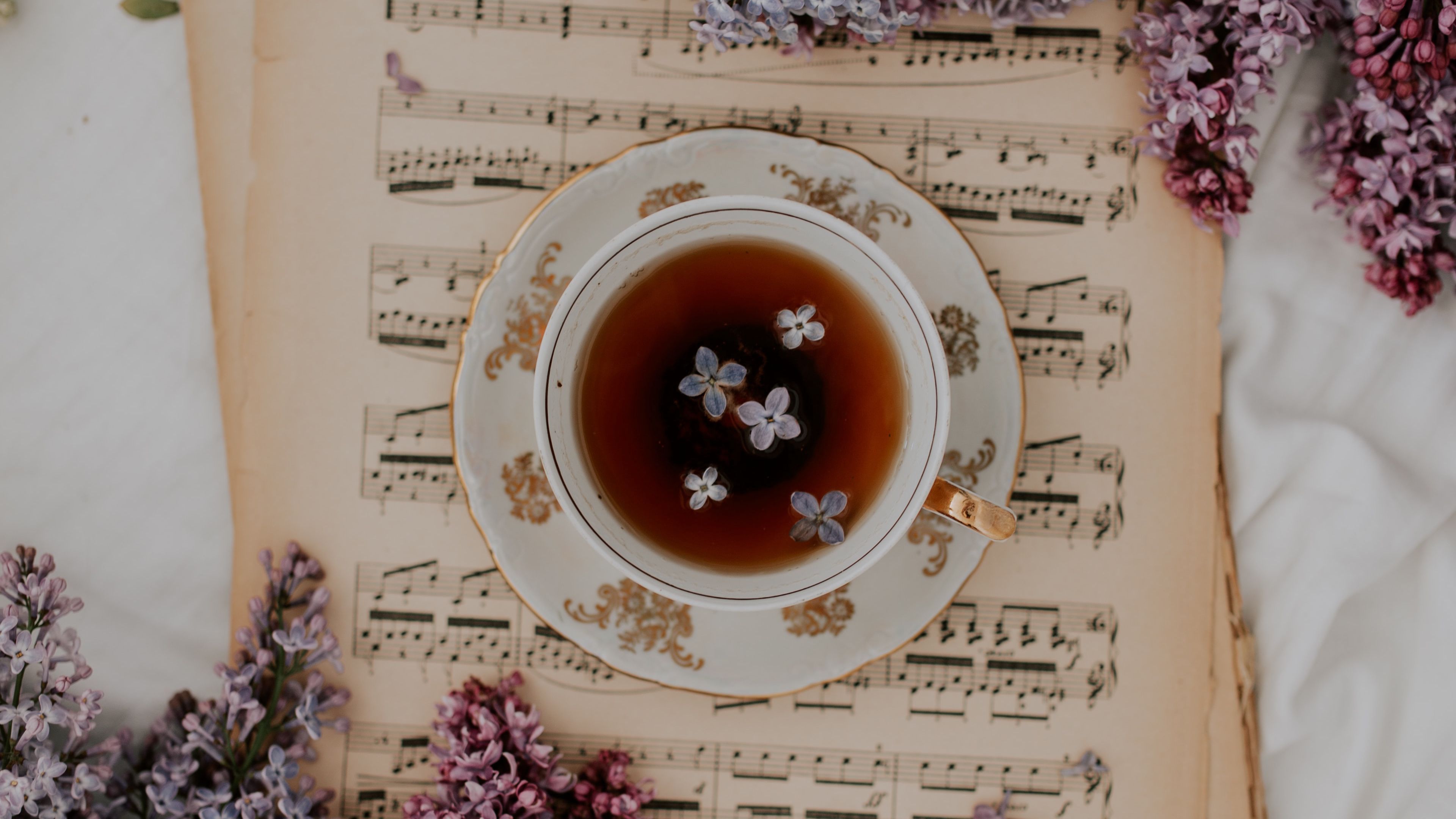 cup, tea, lilacs, flowers, notes, 4k, HD Wallpaper