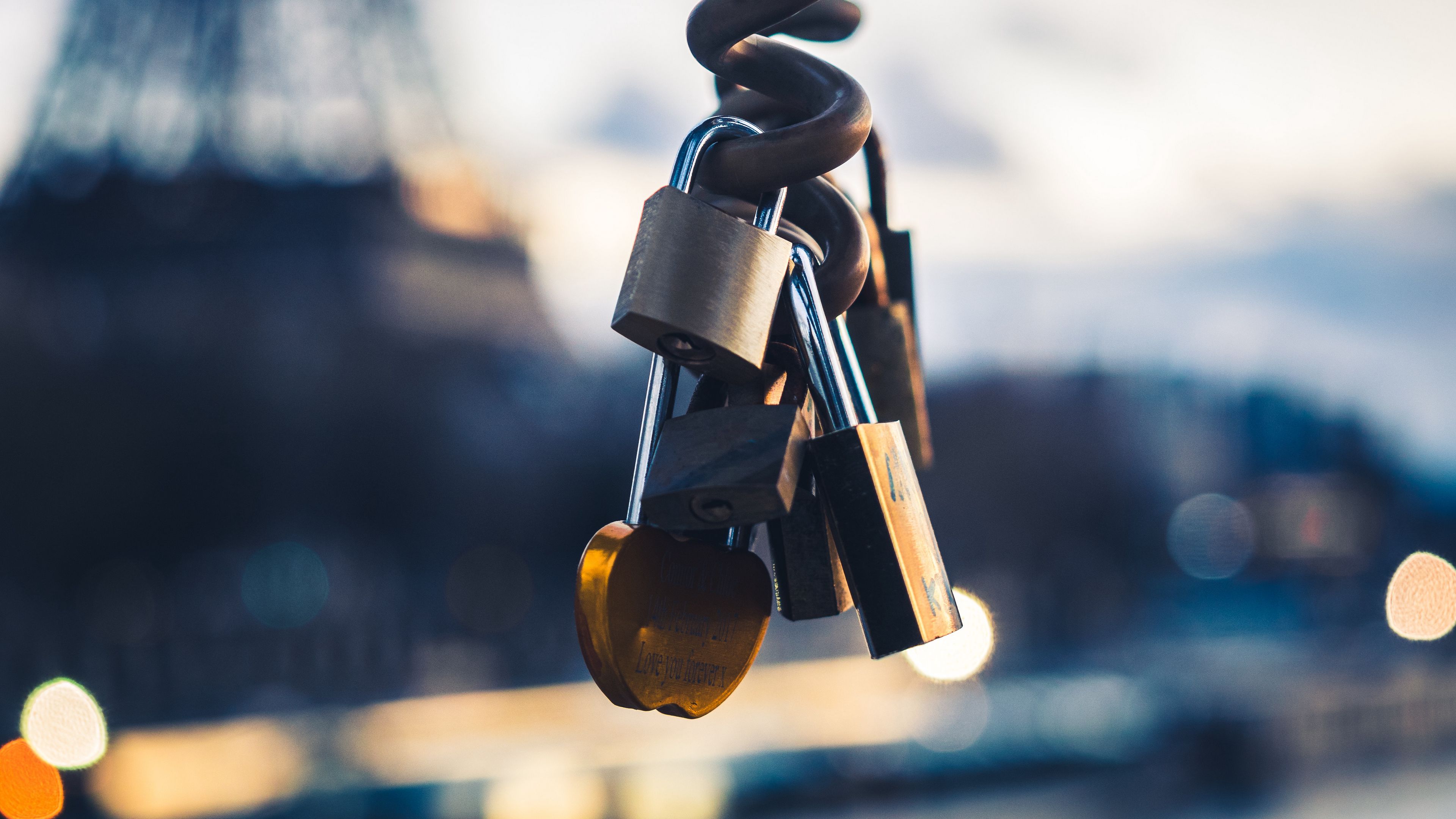 locks, spiral, closed, blur, 4k, HD Wallpaper