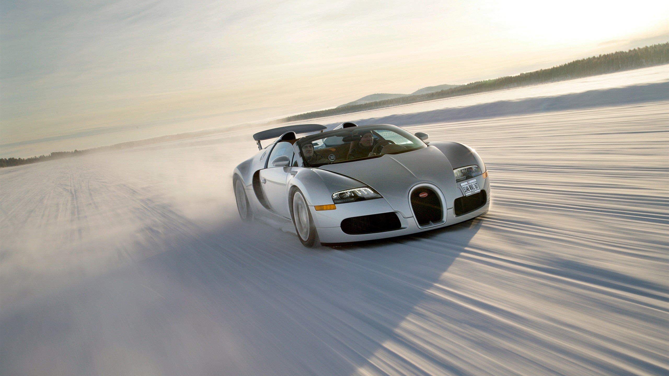 Bugatti, supercars, people, driving, snow, winter, vehicle, road, speed-limit, hills, sky, daylight, sunlight, Bugatti Veyron, HD Wallpaper