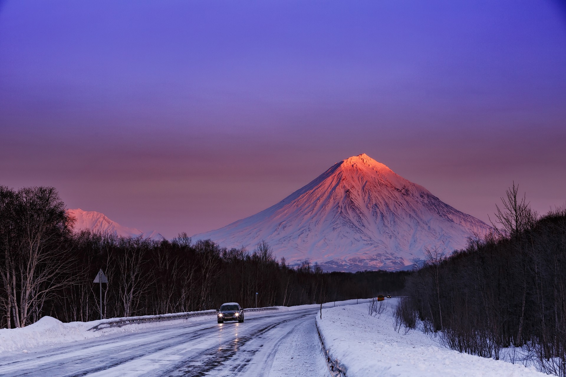nature, landscape, winter, snow, trees, road, car, forest, mountains, sunset, clear sky, Kamchatka, Alexandr Maxin, HD Wallpaper