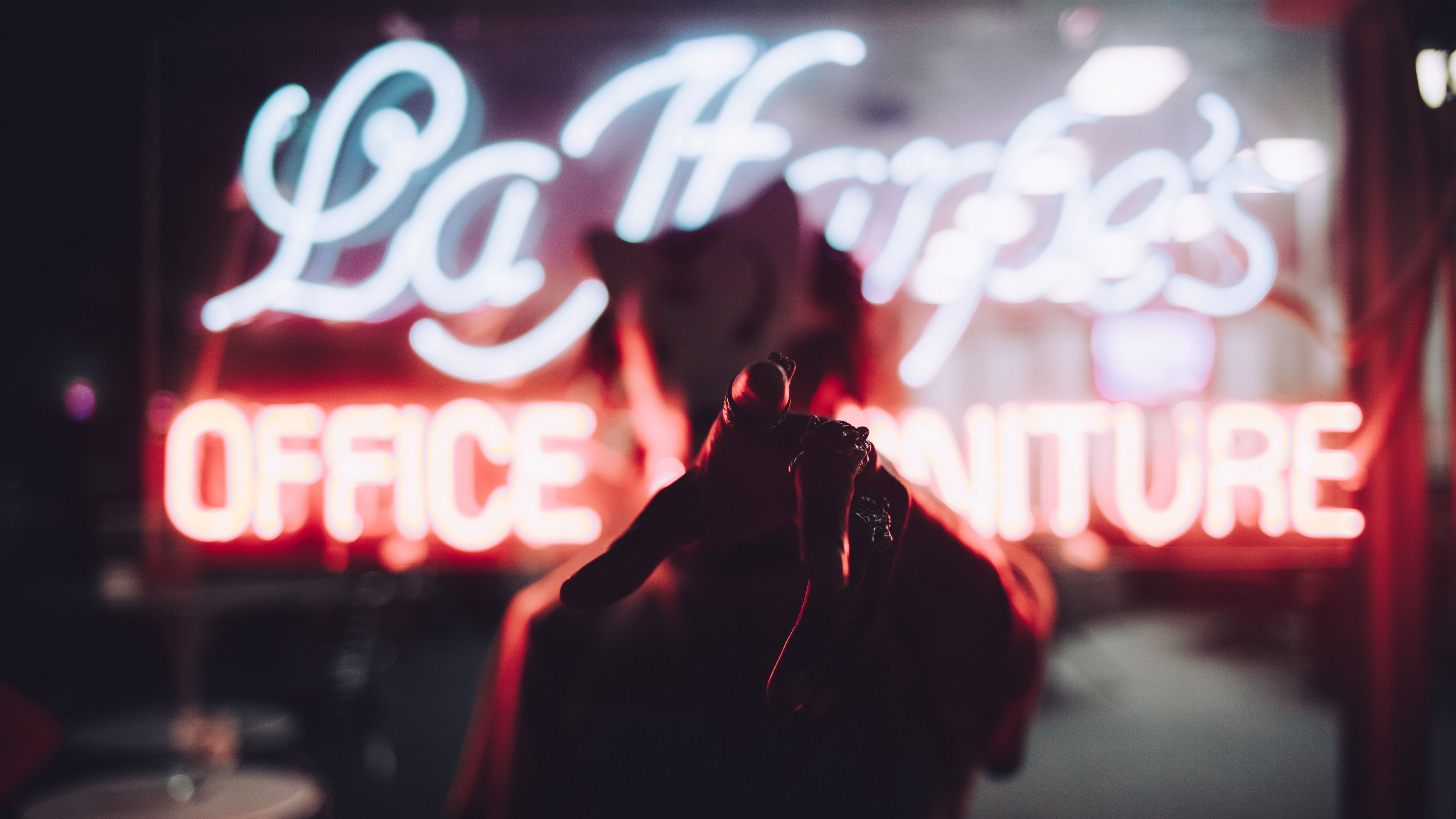 silhouette, hand, neon, blur, light, 4k, HD Wallpaper