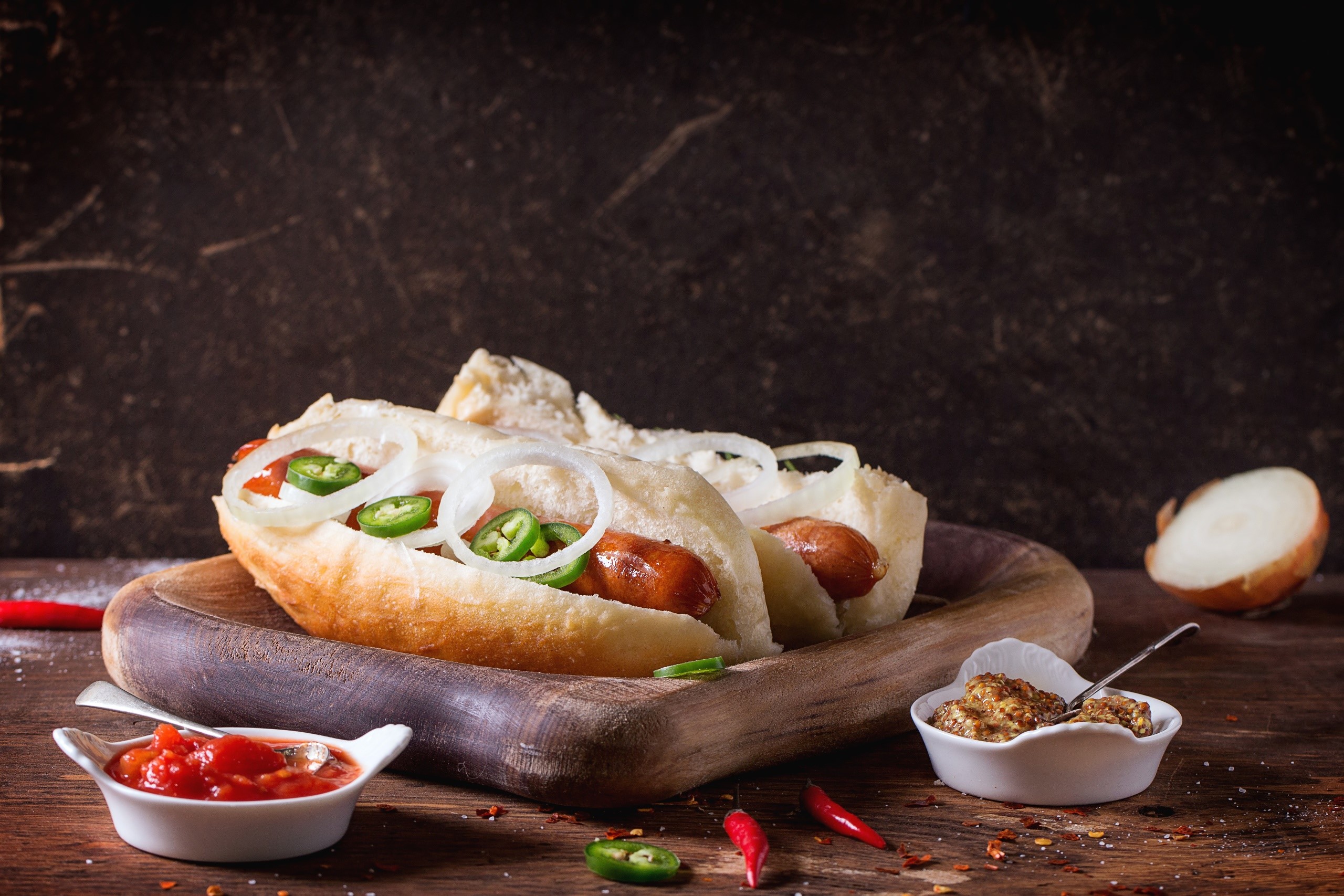 Sauce, hot dogs, food, sausage, Onions, jalapenos, HD Wallpaper