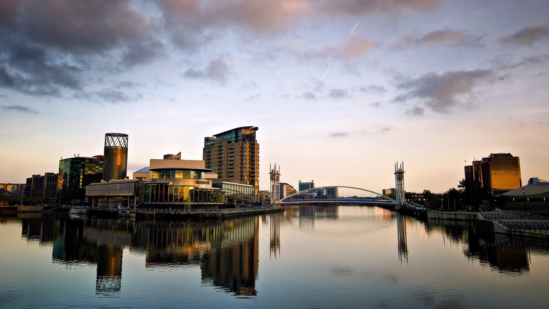 skyscraper, clouds, sky, bridge, river, water ripples, reflection, ladders, theater, sunset, Manchester, England, UK, landscape, HD Wallpaper