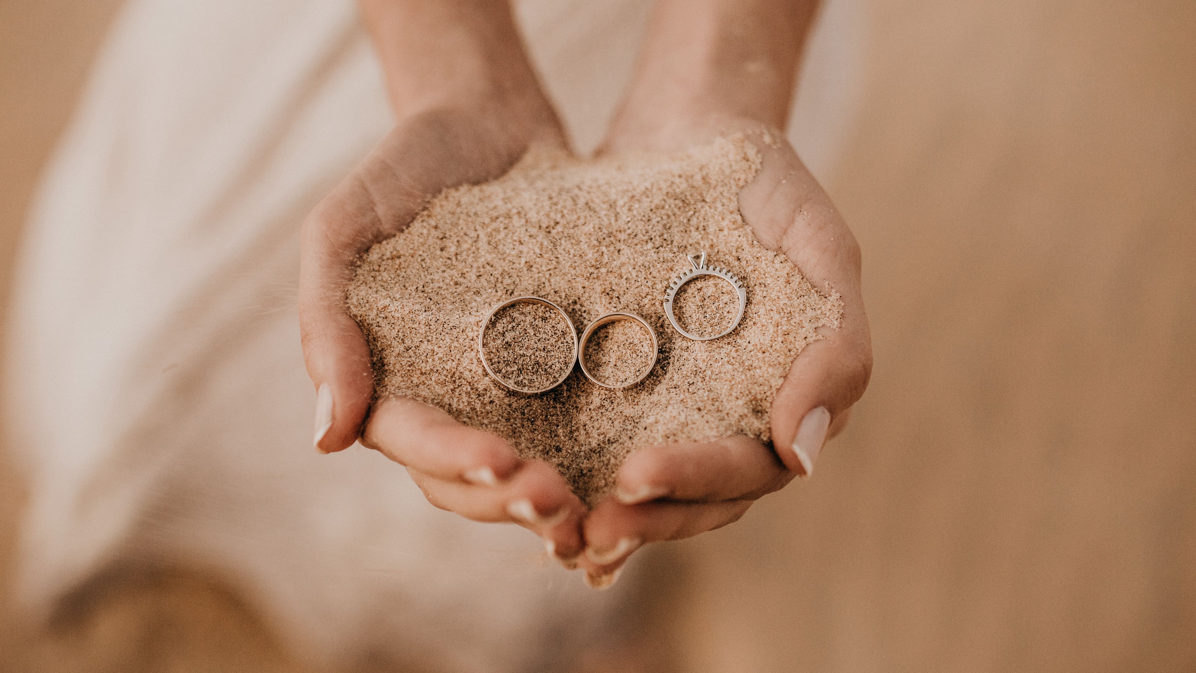 rings, hands, sand, palms, 4k, HD Wallpaper