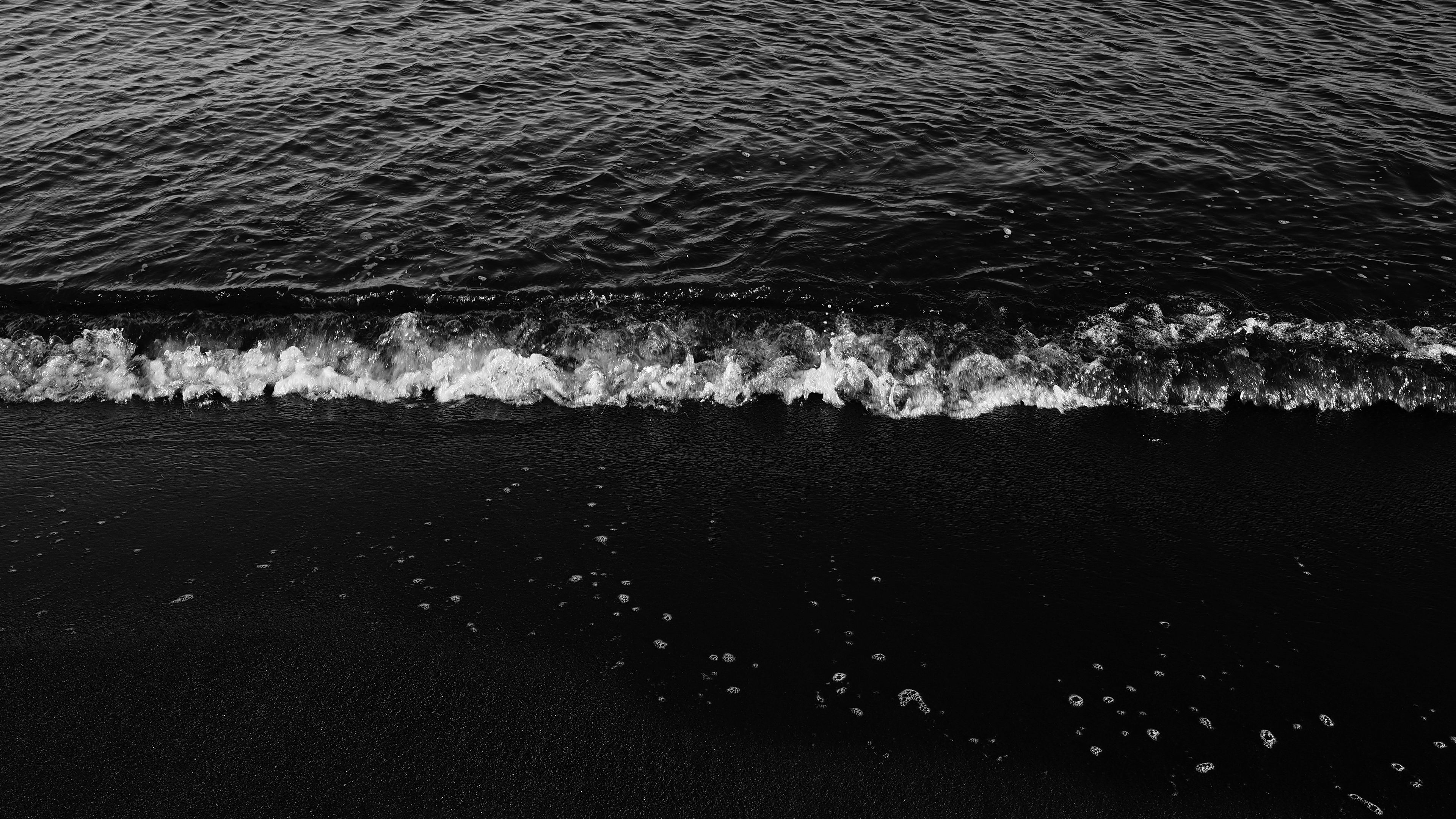 waves, bw, surf, foam, sand, dark, water, sea, 4k, HD Wallpaper