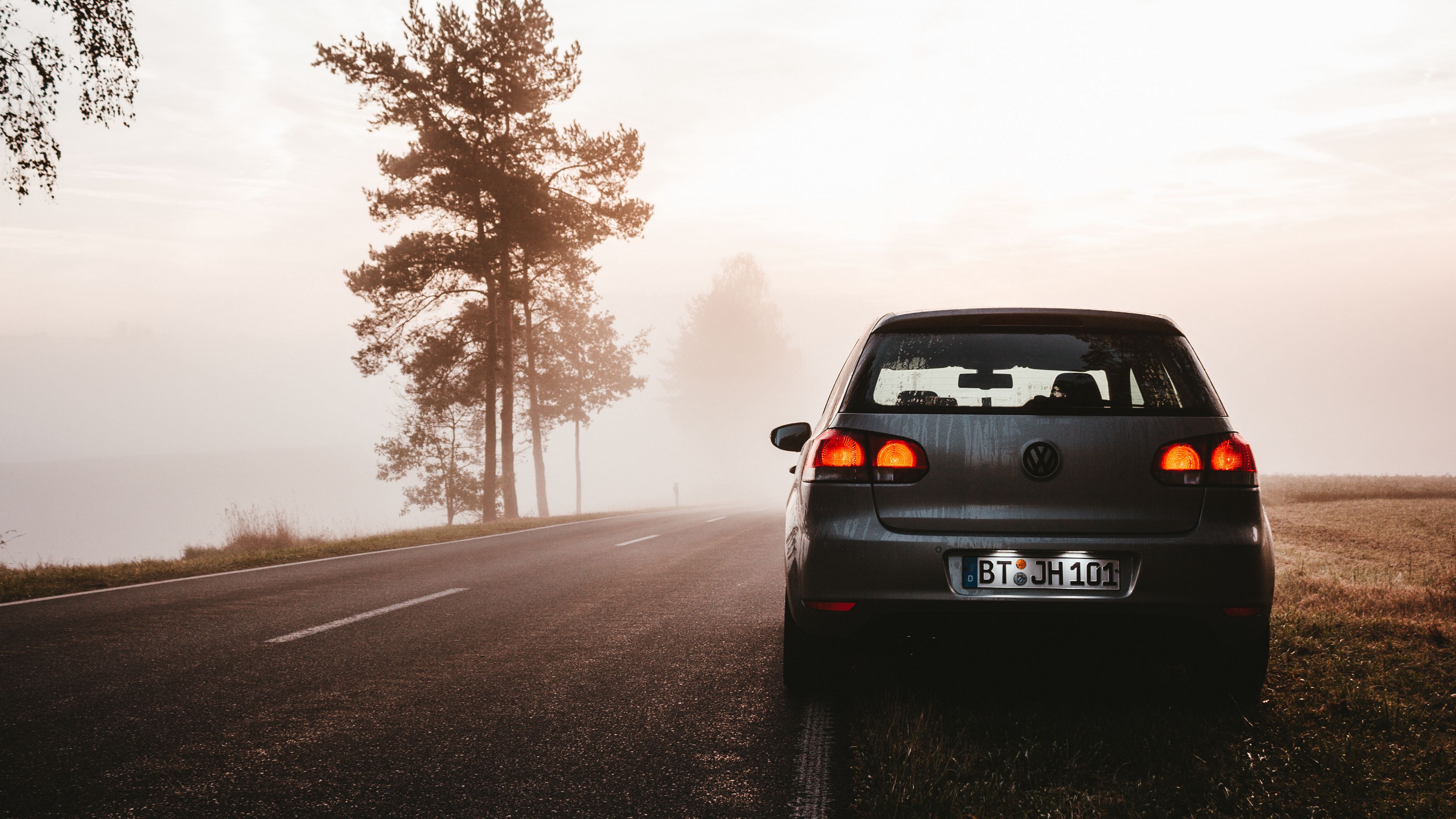 volkswagen, fog, car, road, twilight, 4k, HD Wallpaper