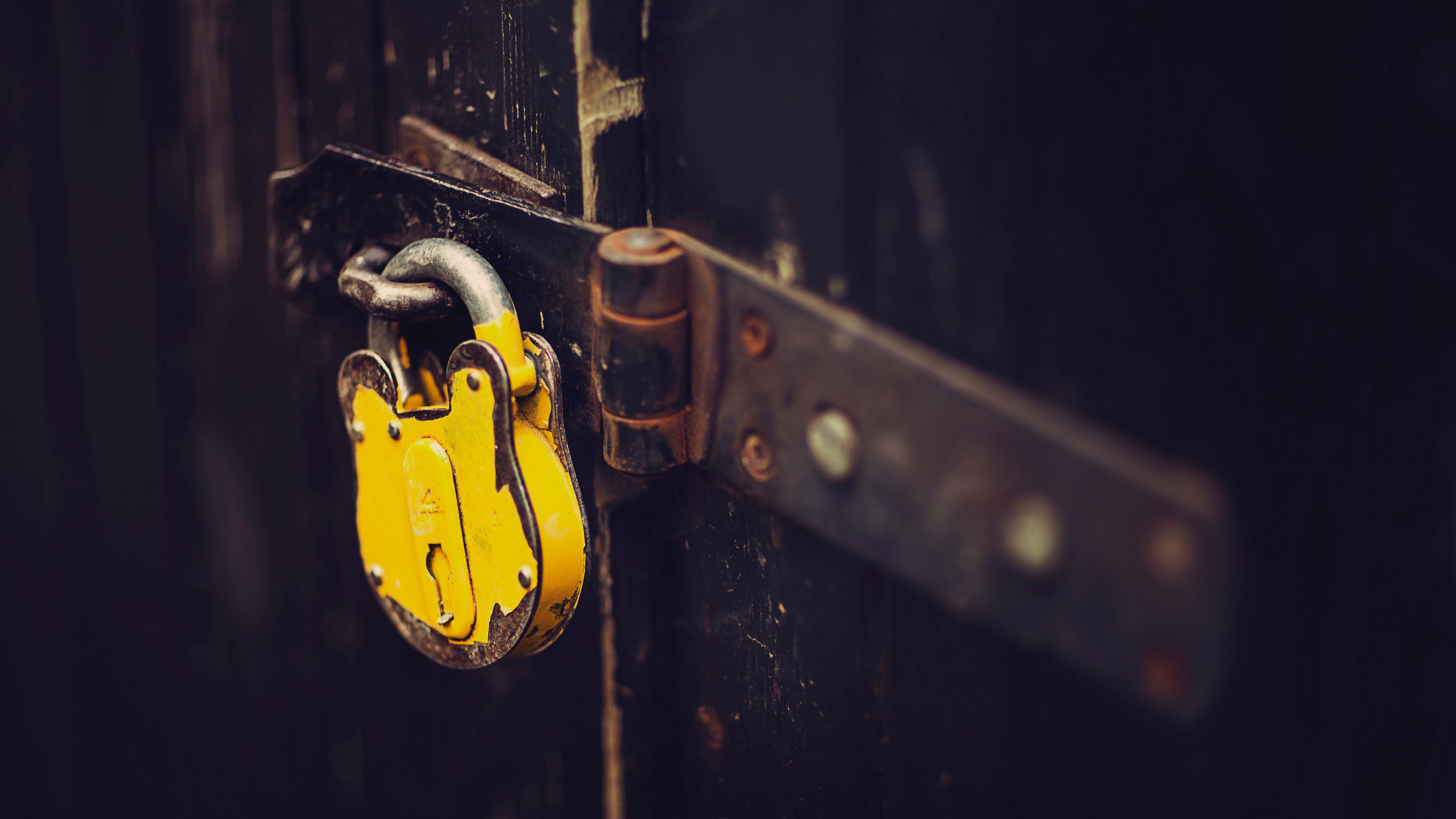 lock, rust, yellow, closed, 4k, HD Wallpaper