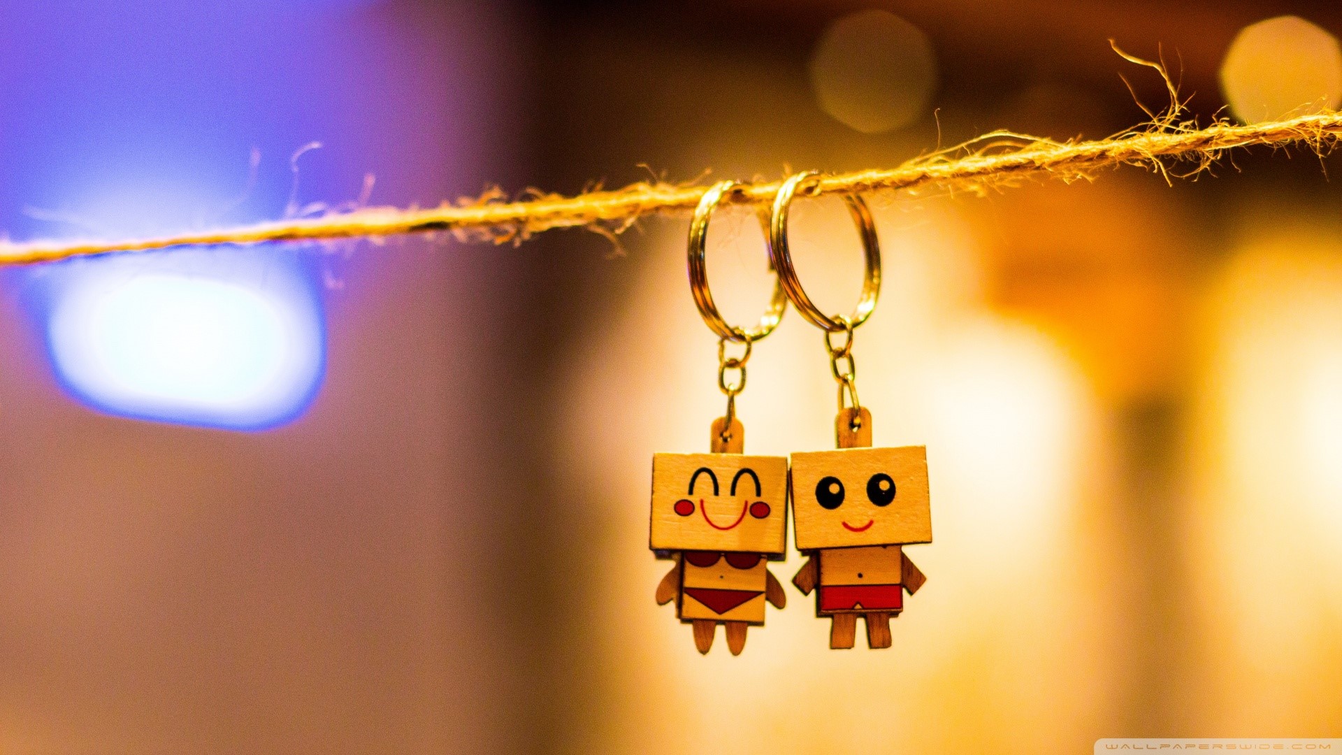 happy face, couple, depth of field, keychain, HD Wallpaper