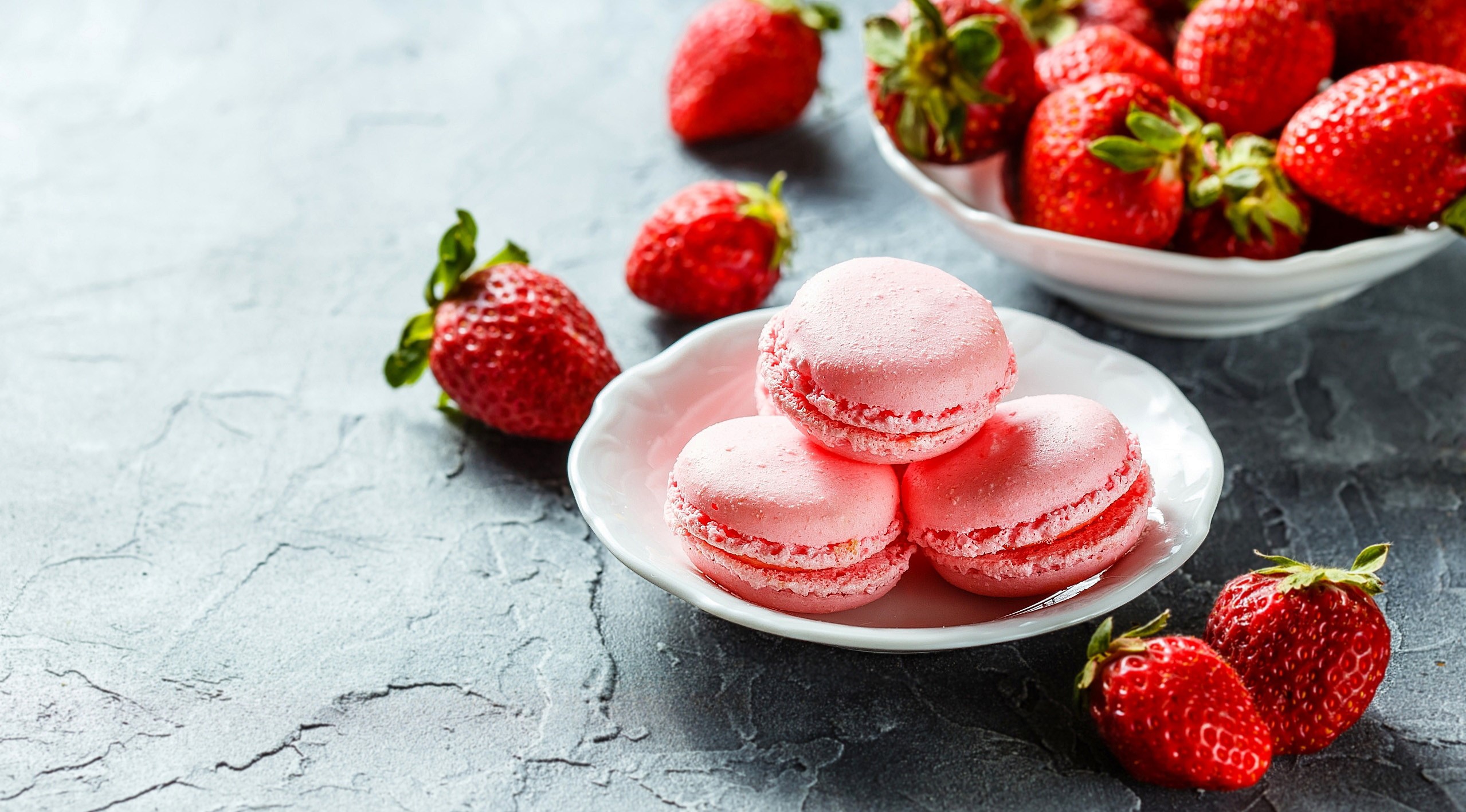food, sweets, red, strawberries, cookies, Macarons, HD Wallpaper