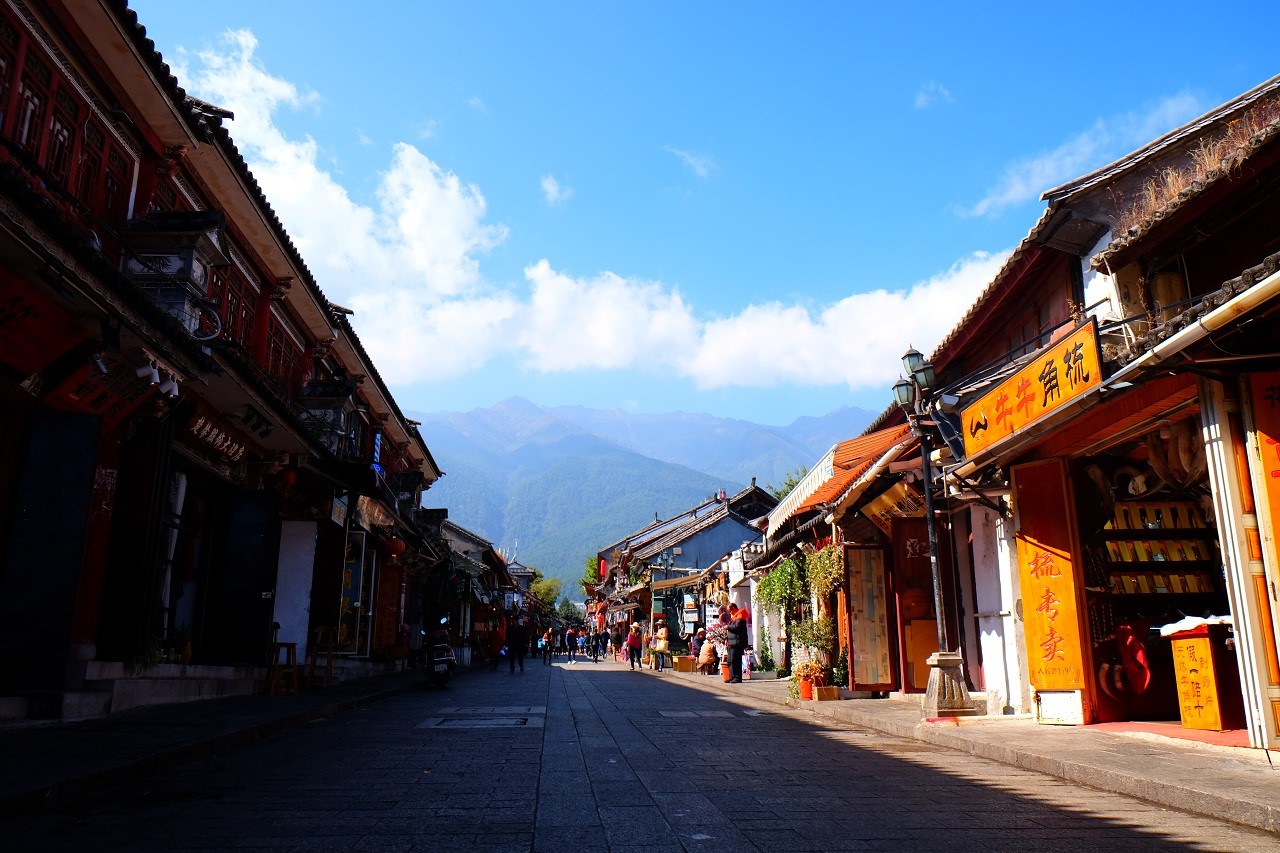Dali, street, mountains, town, HD Wallpaper