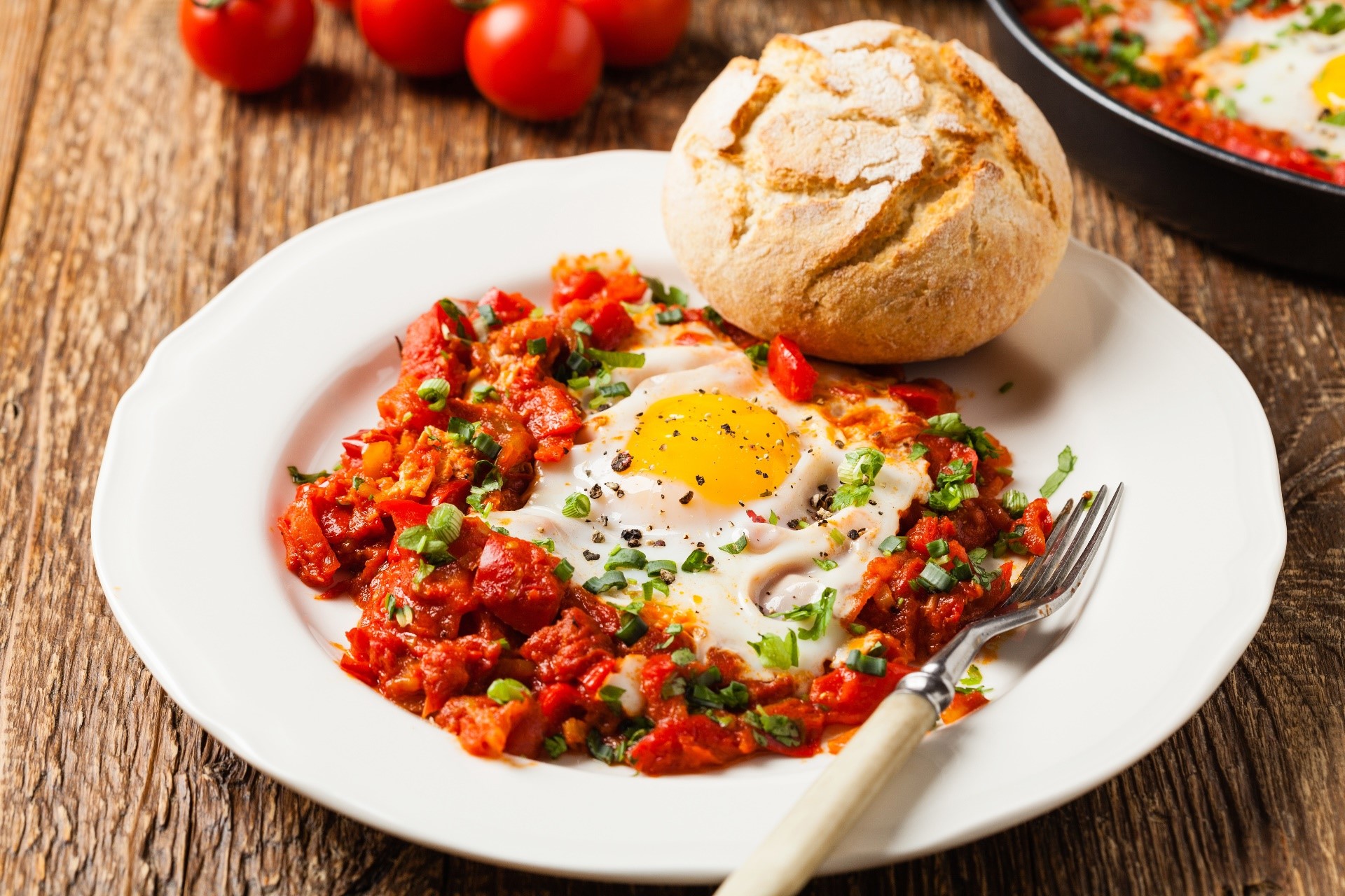 food, eggs, bread, fork, tomatoes, plates, wooden surface, HD Wallpaper
