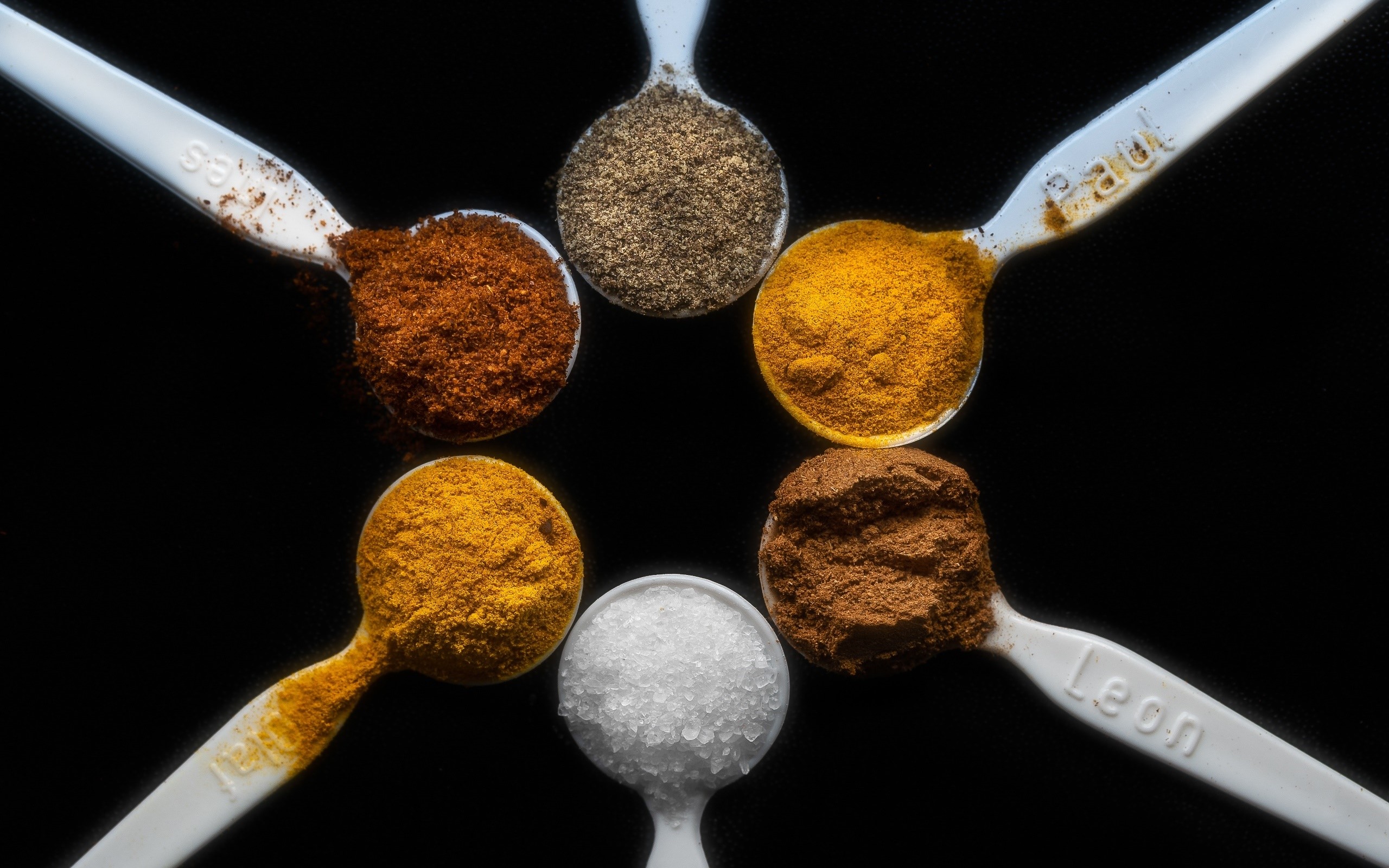 food, spoon, spices, simple background, salt, paprika (spice), HD Wallpaper