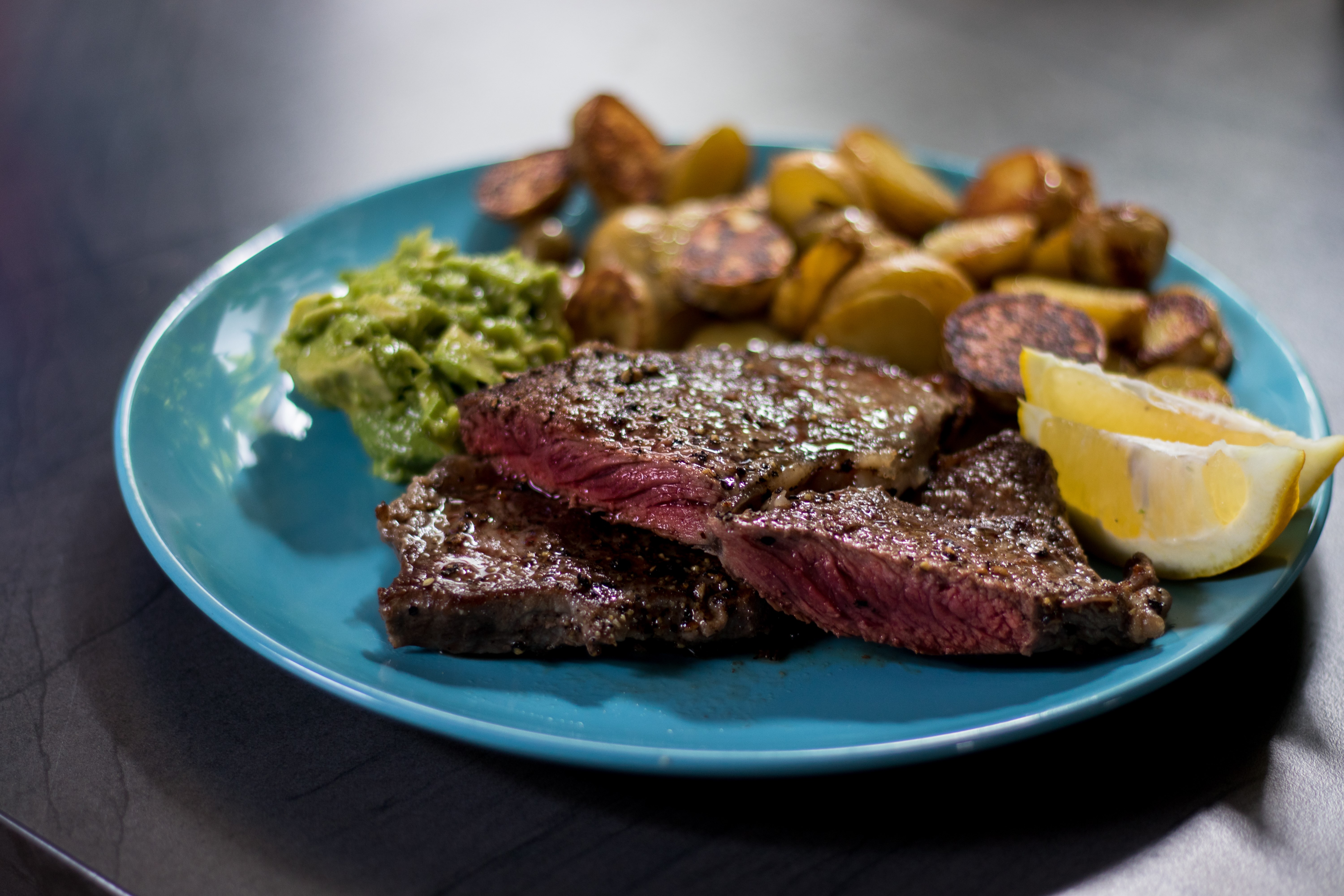guacamole, roastbeef, steak, carne asada, animals, cow, flesh, muscles, lemons, potatoes, plates, food, fruit, HD Wallpaper