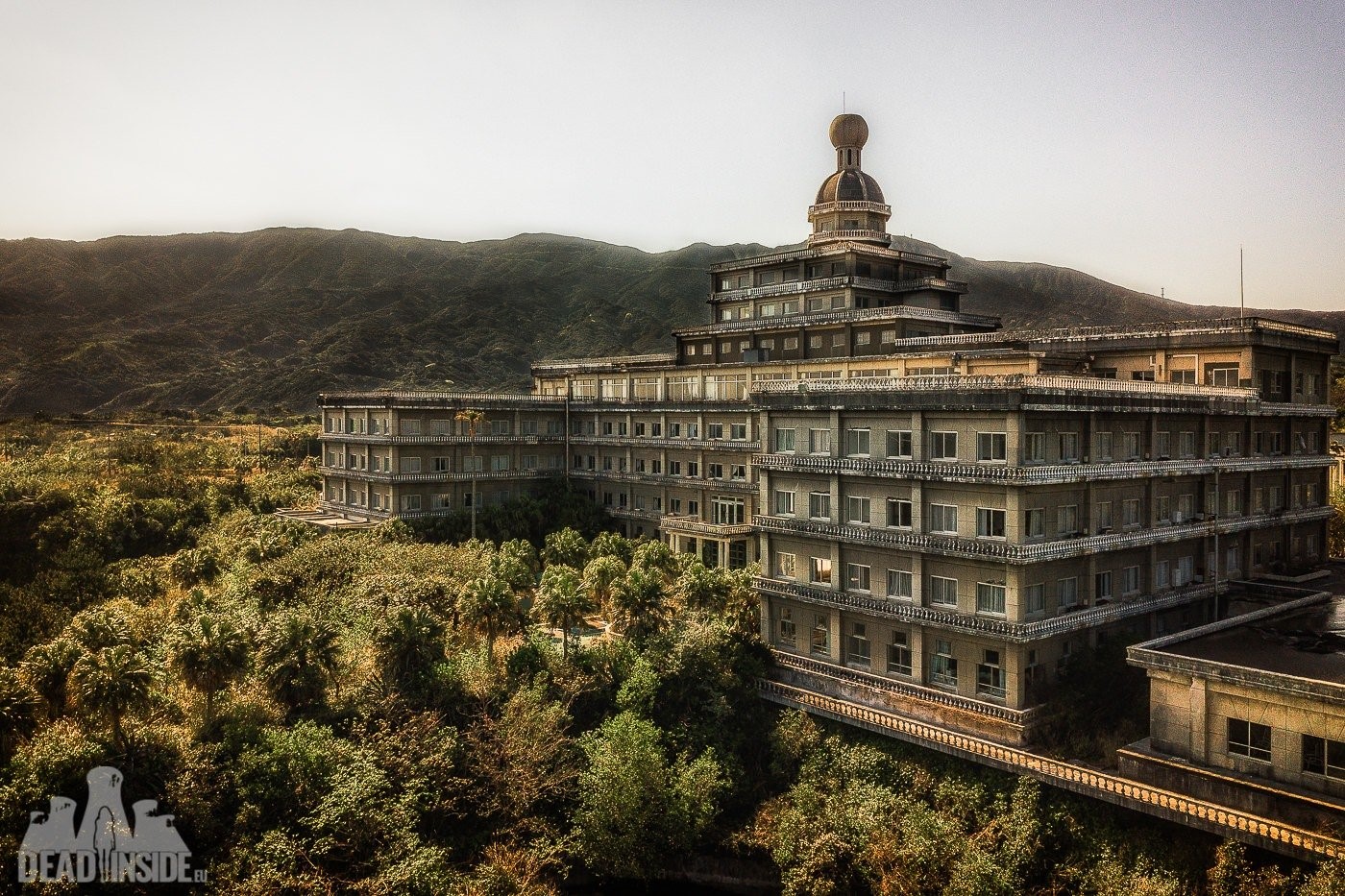 architecture, building, trees, hotel, Japan, abandoned, forest, nature, landscape, hill, palm trees, HD Wallpaper