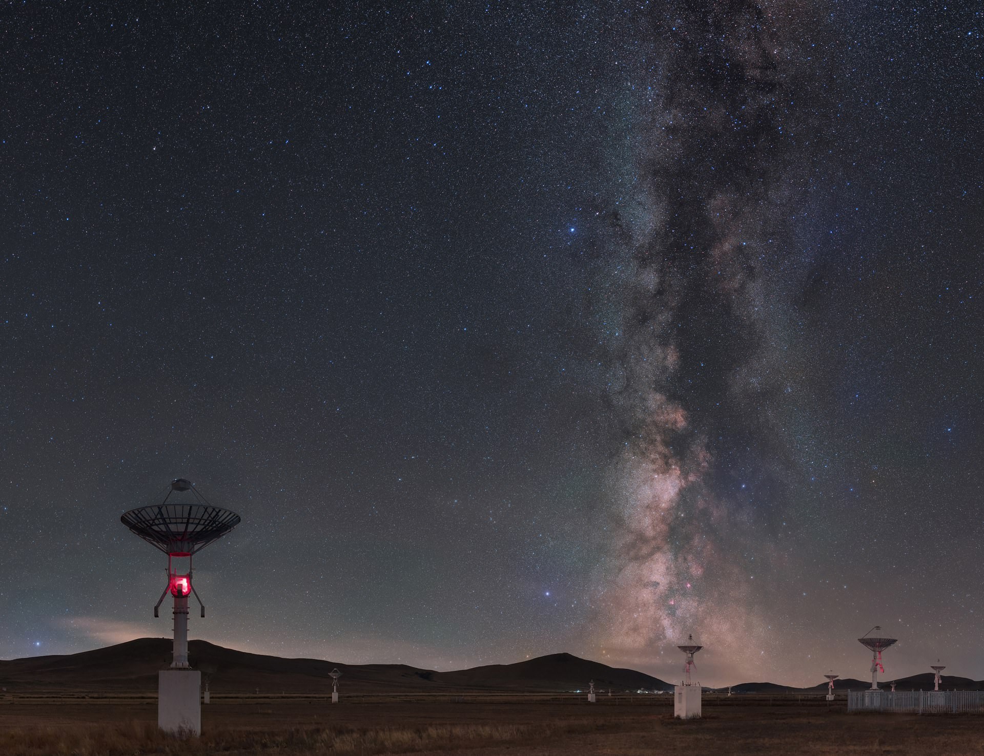 nature, landscape, Milky Way, night, stars, starry night, satellite, hill, field, China, radiotelescope, HD Wallpaper