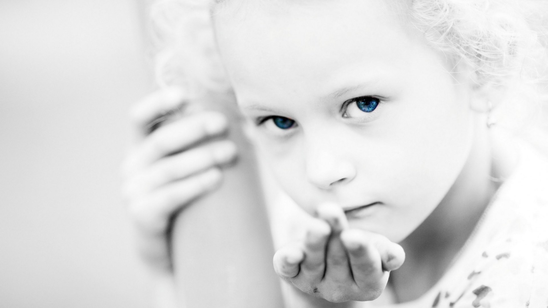 black, kiss, sweet, girl, hand, child, white, eyes, blue, HD Wallpaper