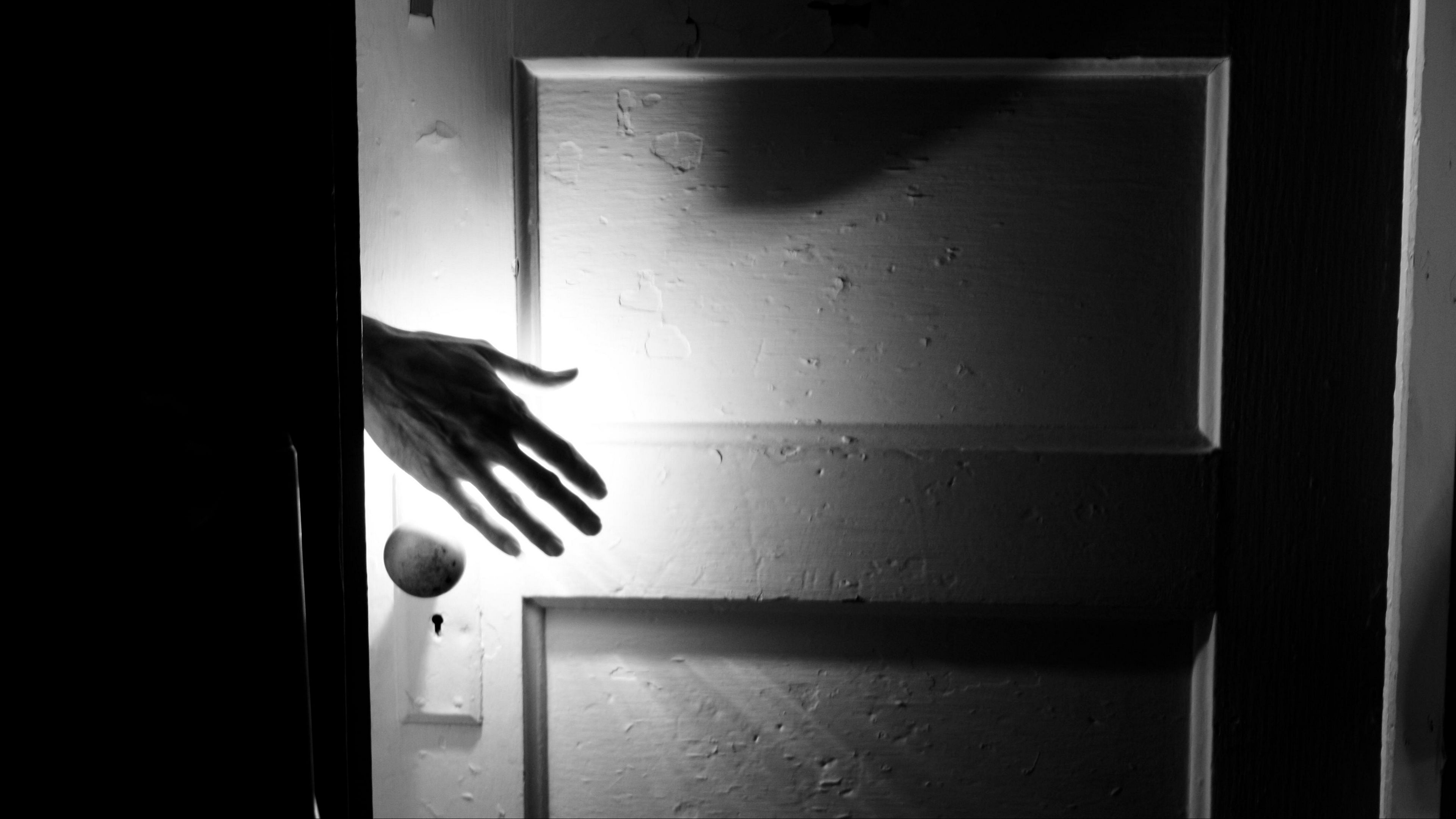 hand, door, bw, light, gloomy, 4k, HD Wallpaper