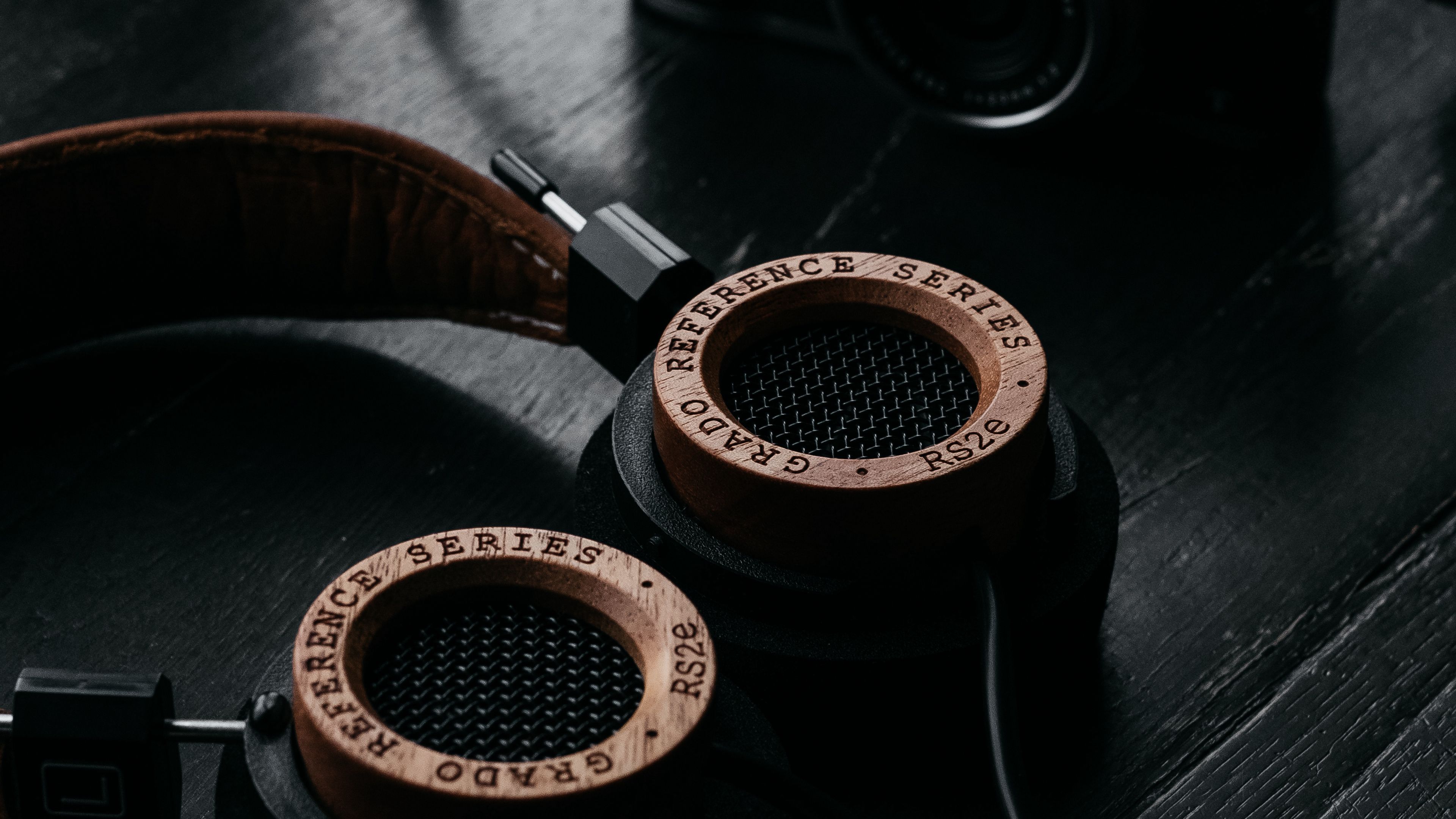headphones, camera, retro, table, dark, audio, 4k, HD Wallpaper