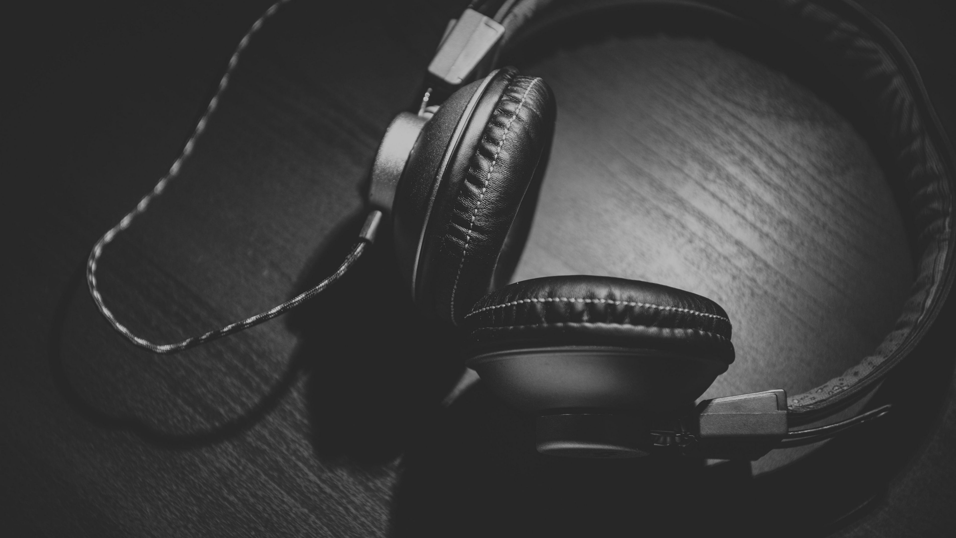 headphones, bw, headset, 4k, HD Wallpaper