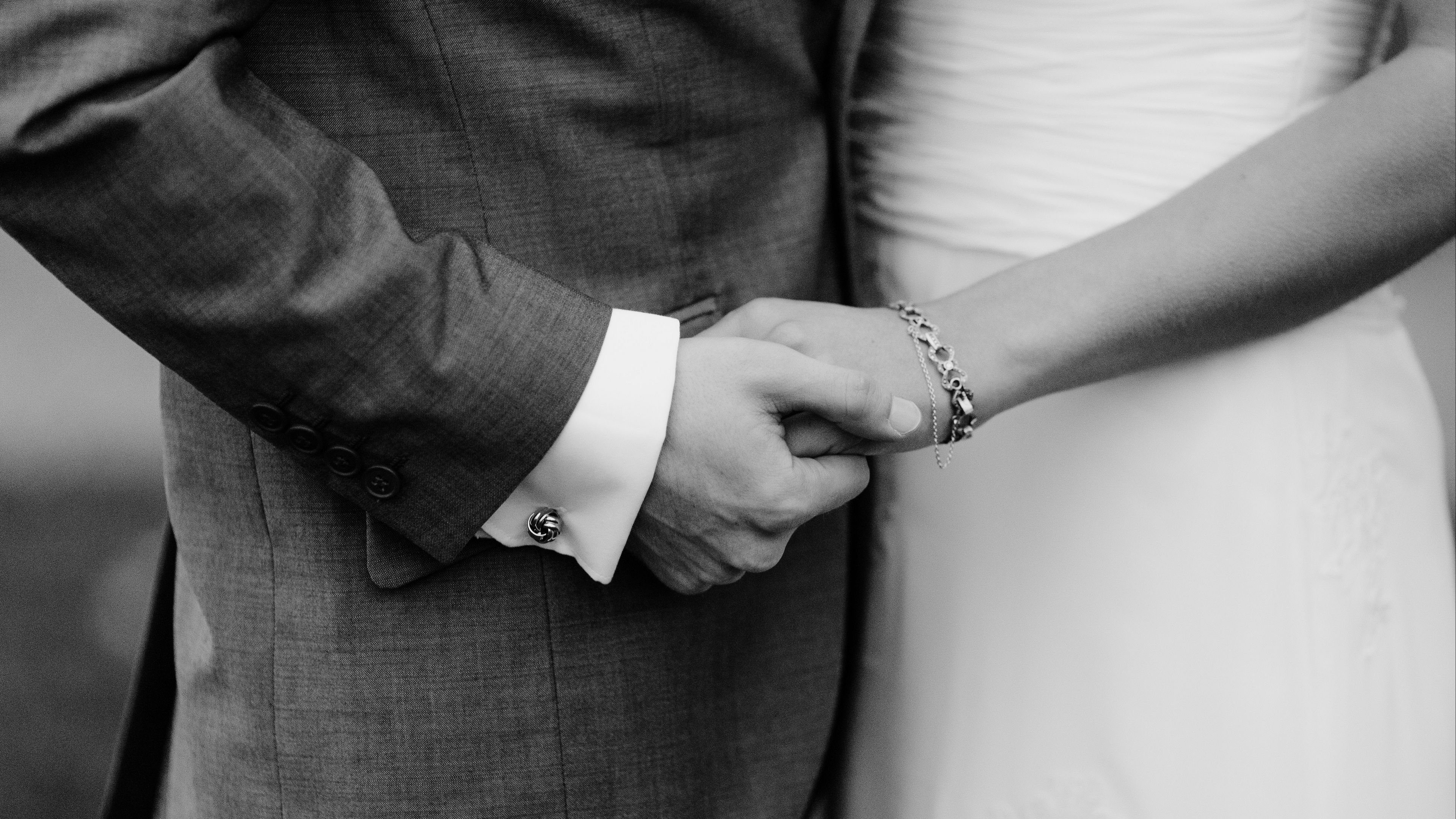 hands, couple, bw, love, newlyweds, 4k, HD Wallpaper