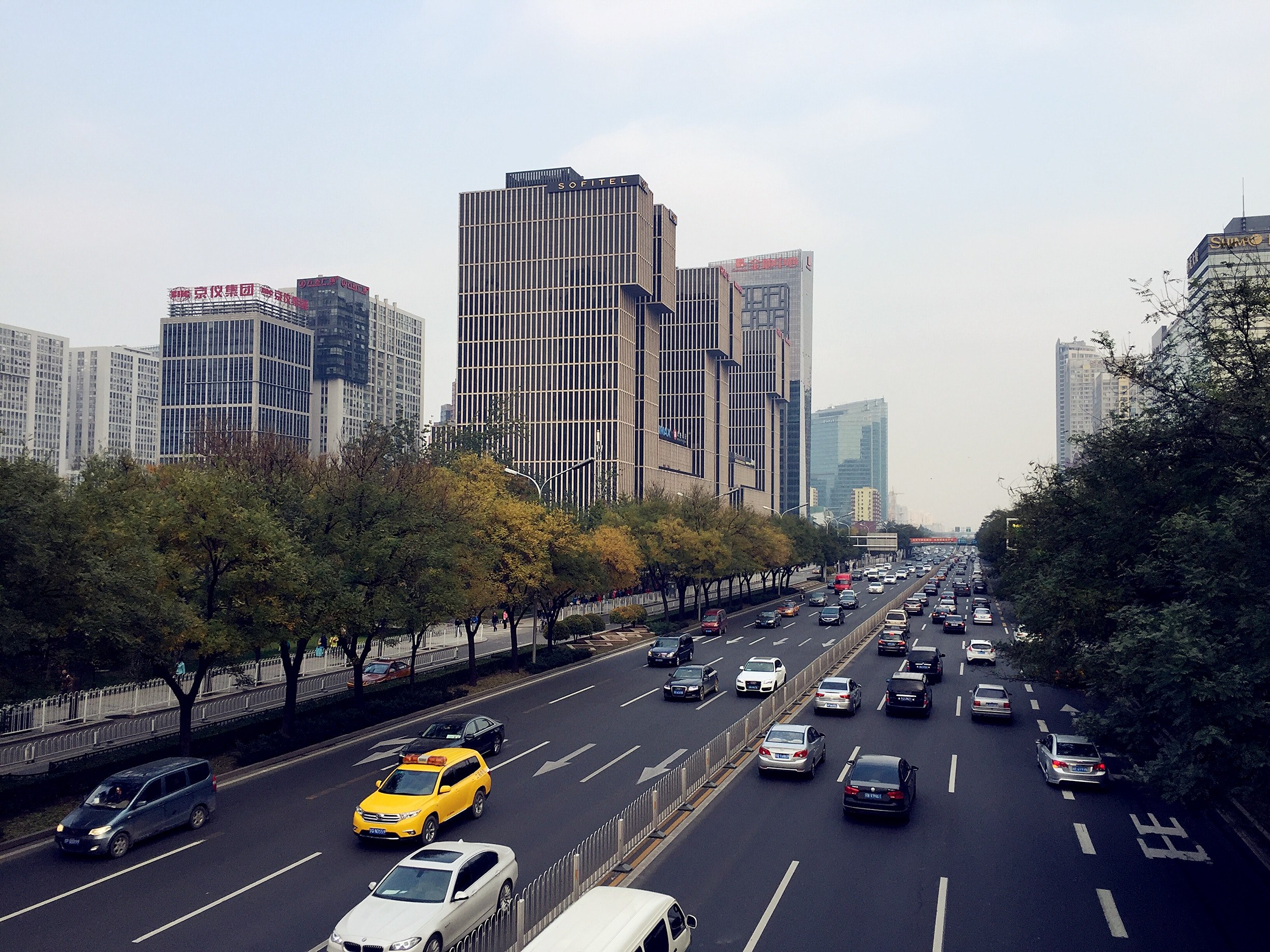 urban highway with skyscrapers and busy traffic during the day in guomao, busy daytime traffic in guomao 4k, HD Wallpaper