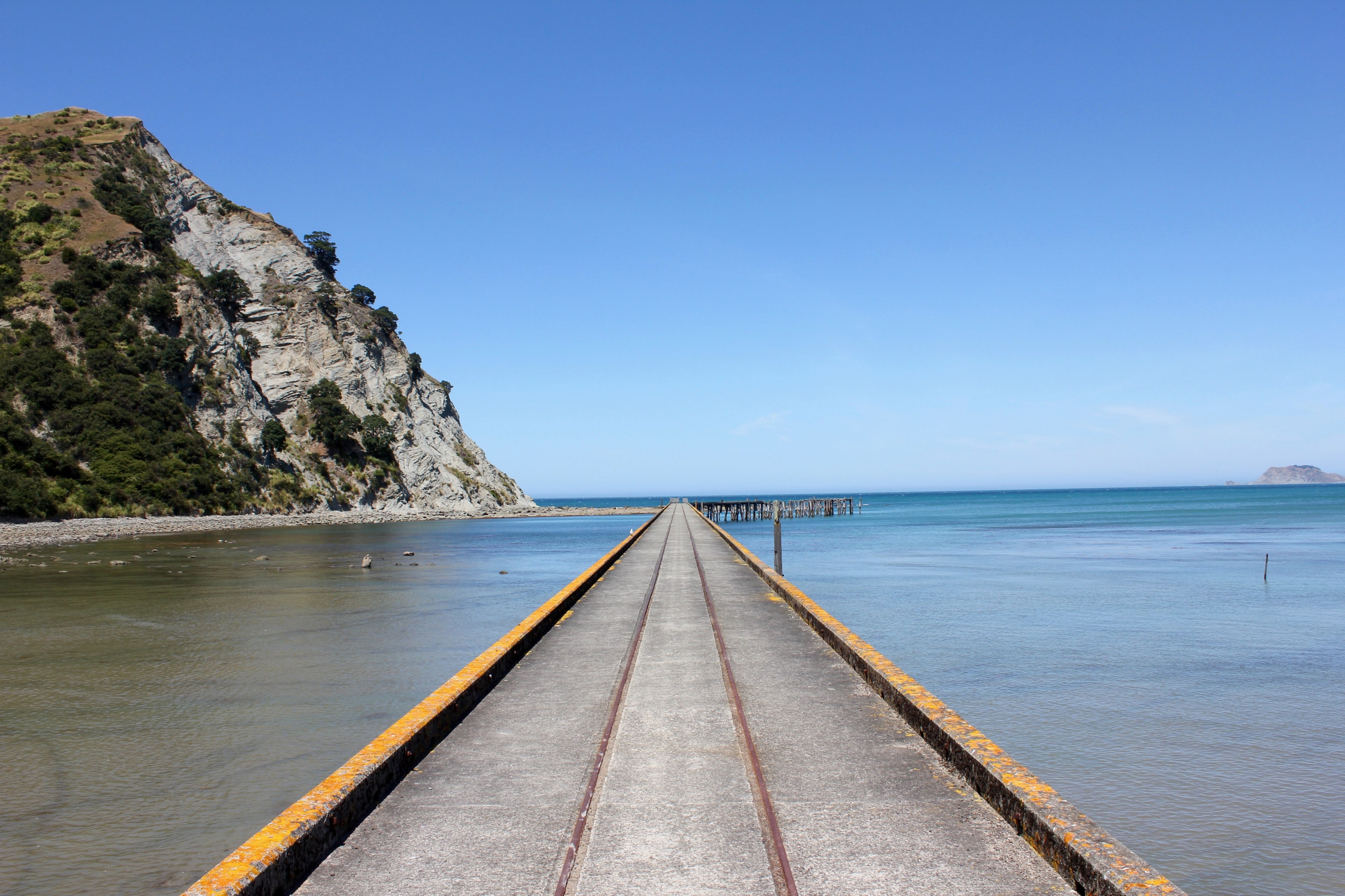 a long concrete jetty along a rocky coast, long jetty 4k, HD Wallpaper