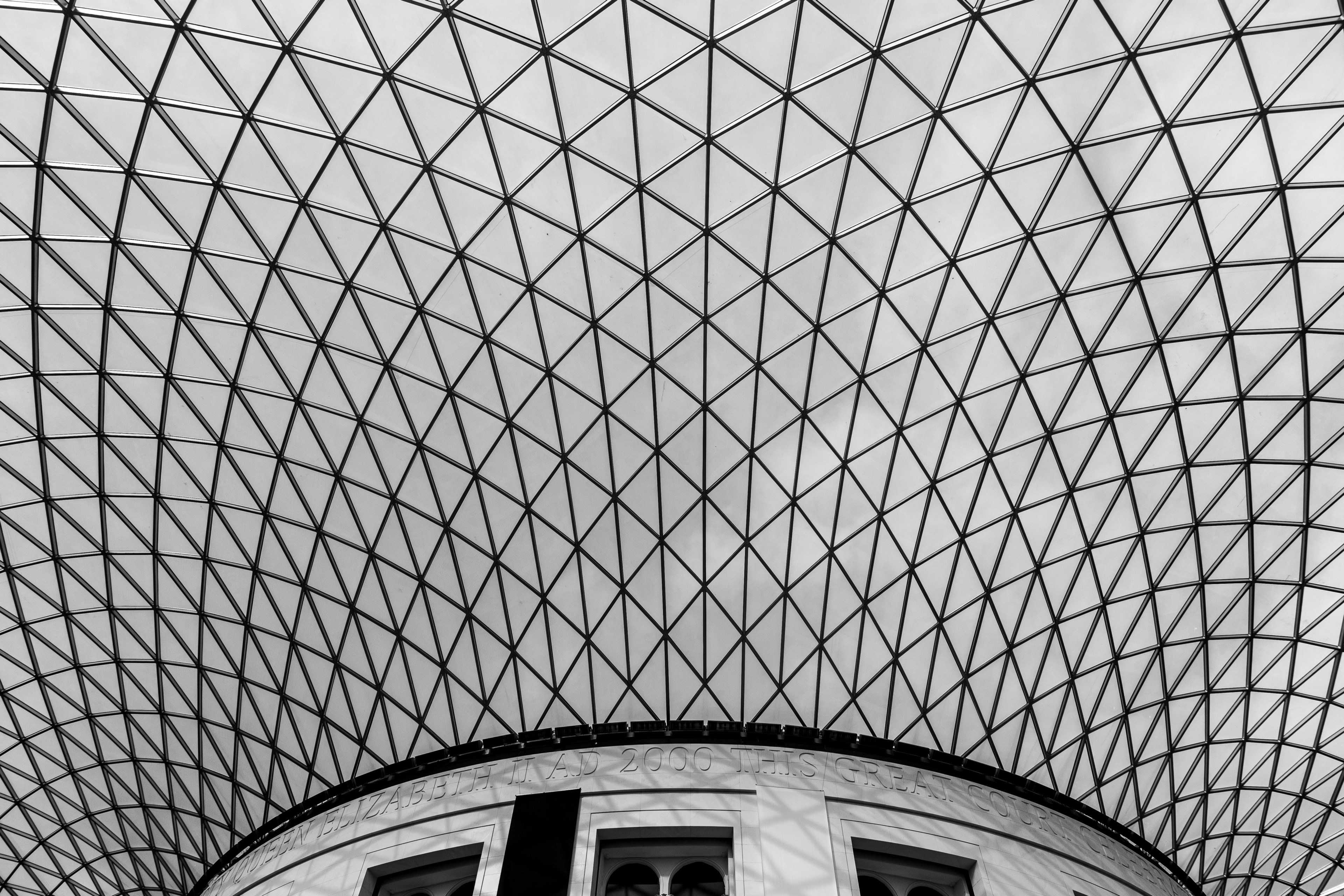 a white latticework ceiling in the british museum, british museum ceiling 4k, HD Wallpaper
