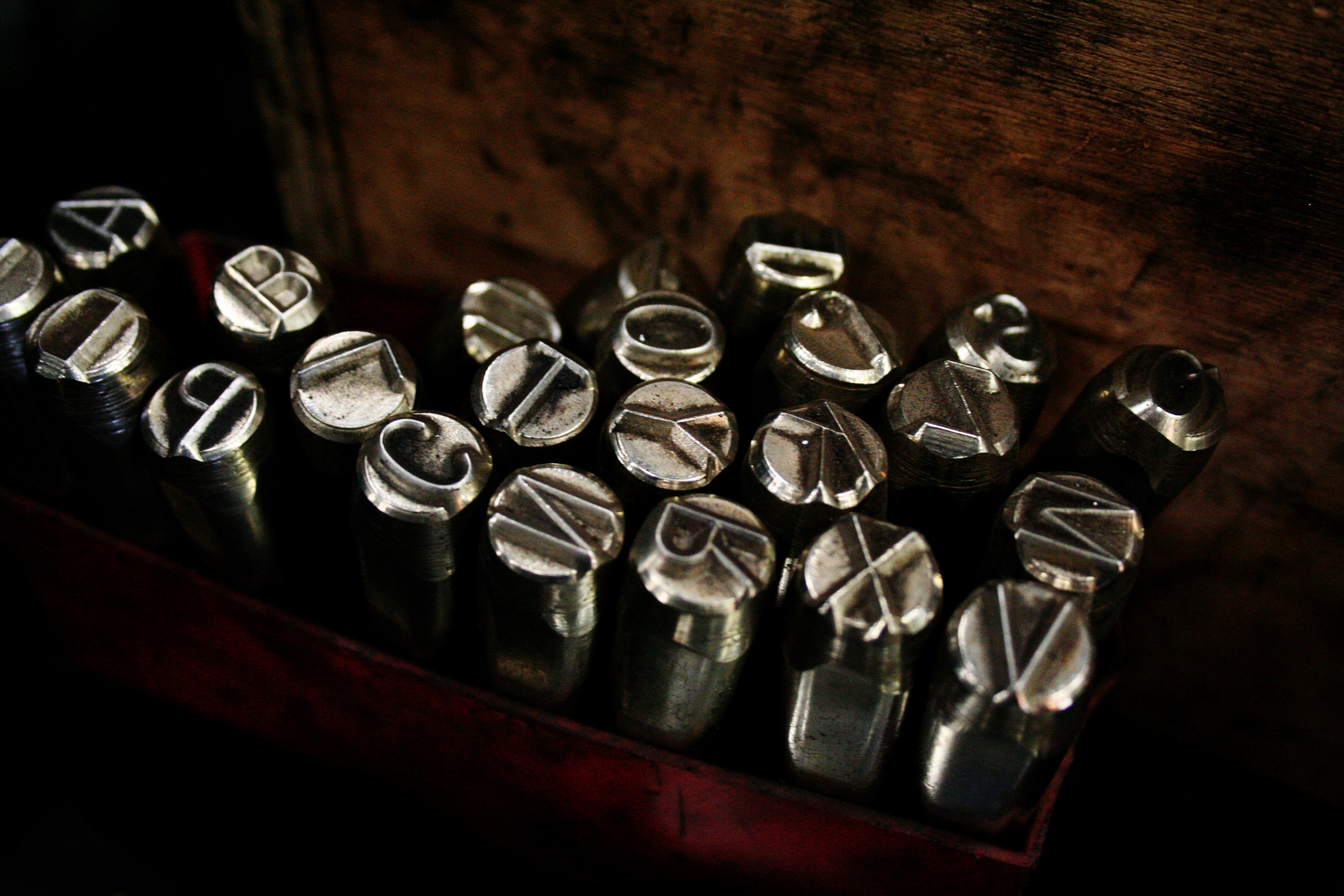 letter metal typewriter and type 4k, HD Wallpaper
