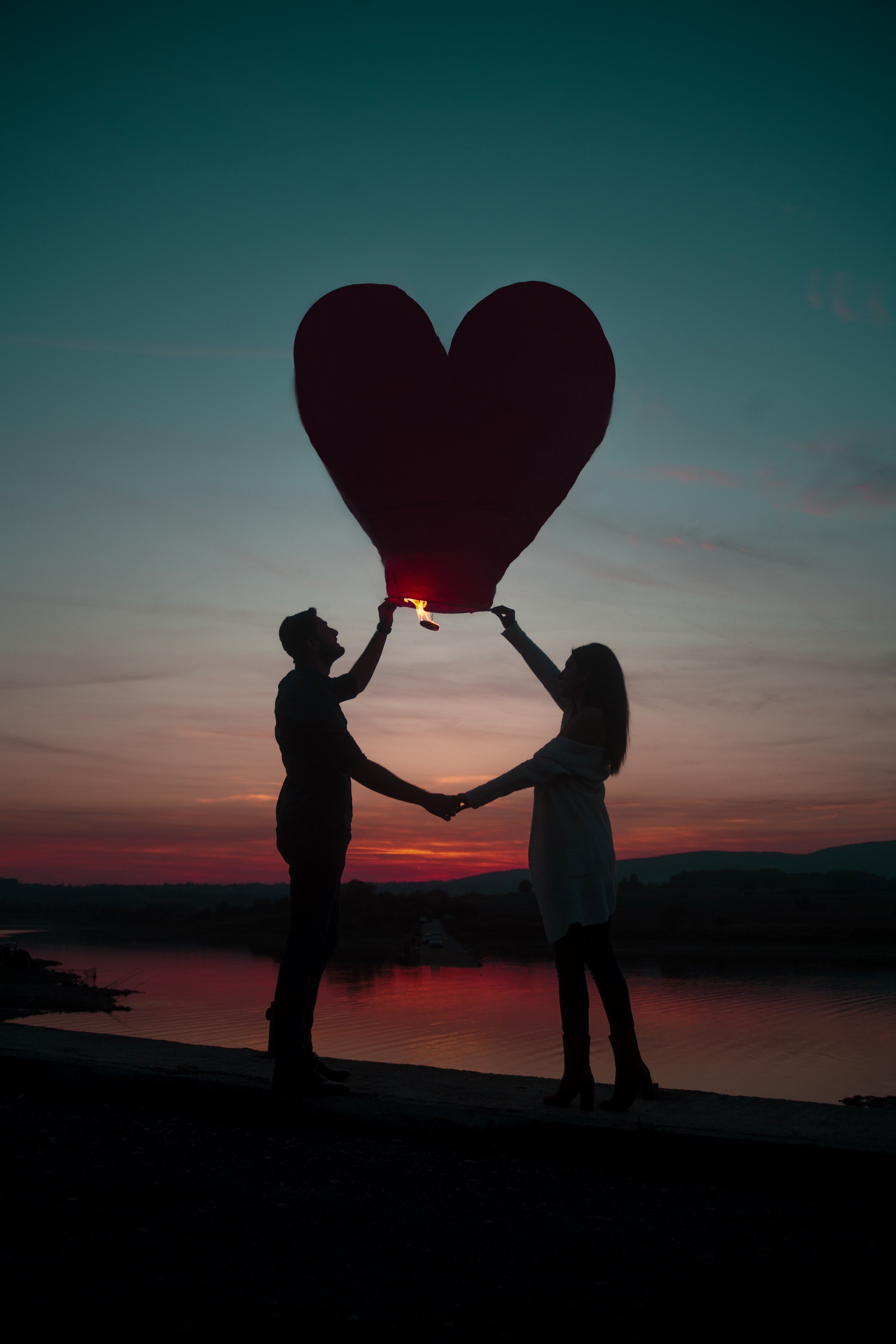 lovely couple at the lake 4k, Phone HD Wallpaper
