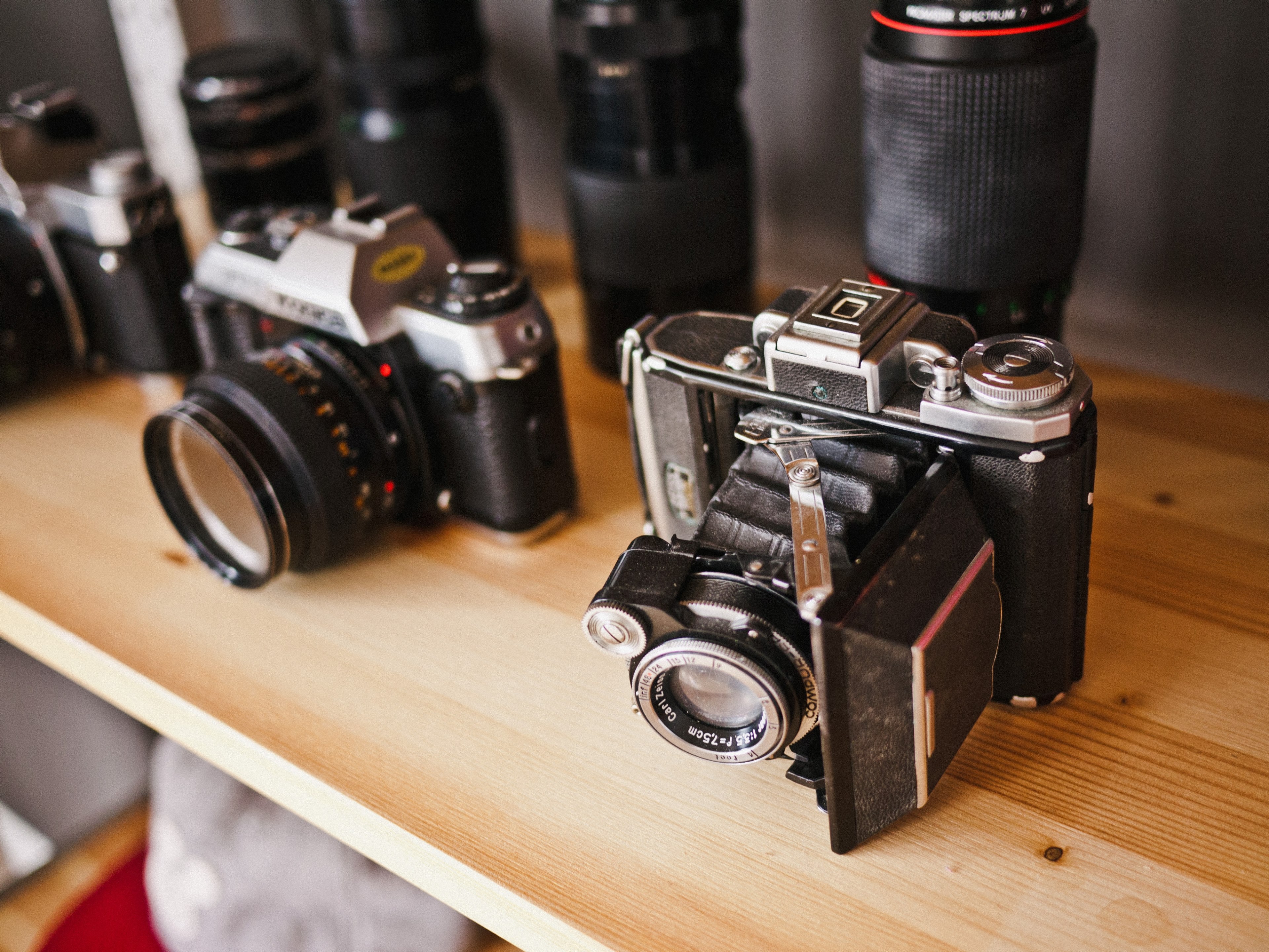 vintage cameras and lenses on a shelf, vintage cameras 4k, HD Wallpaper