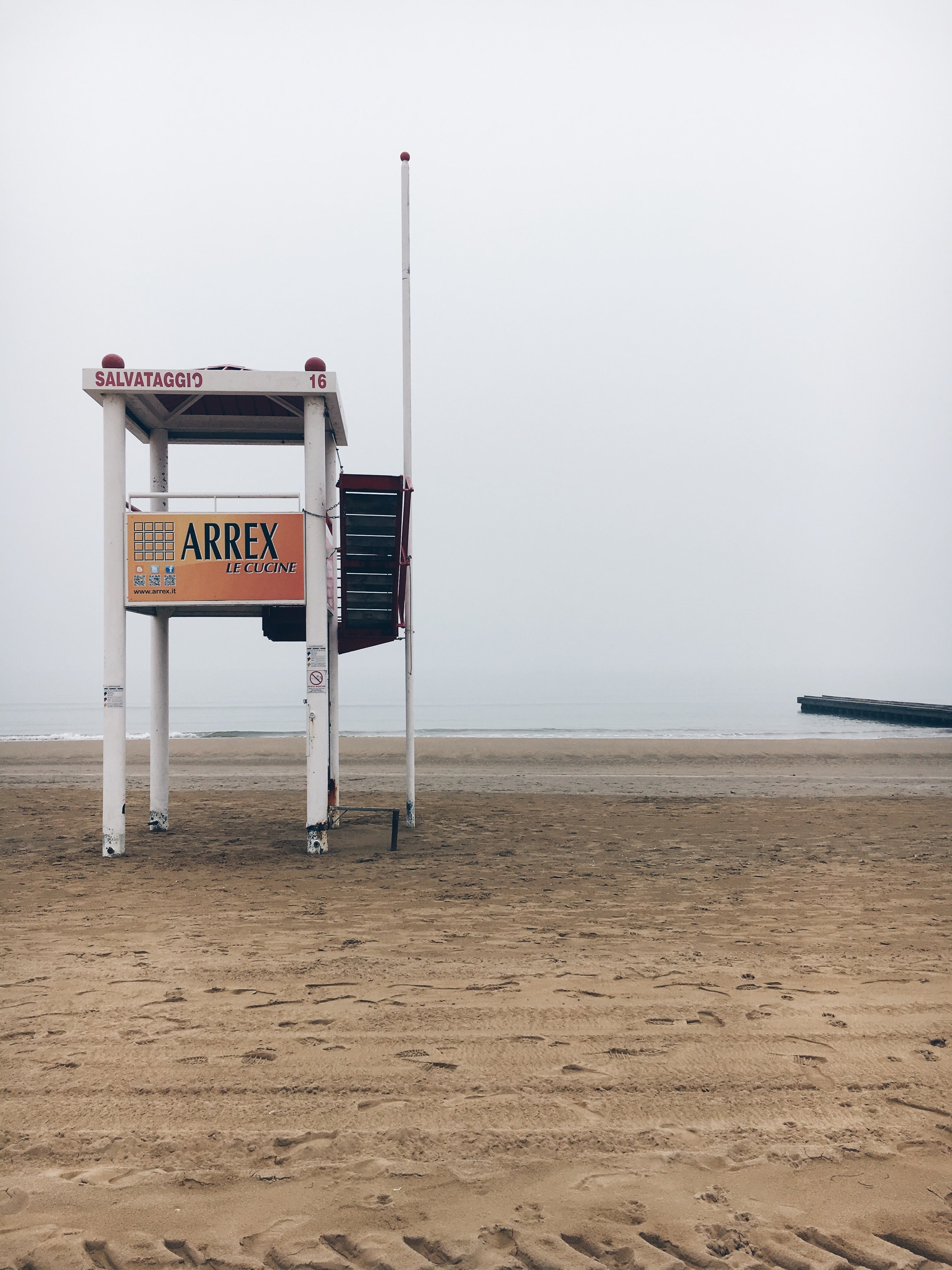 fake lifeguard 4k, Phone HD Wallpaper