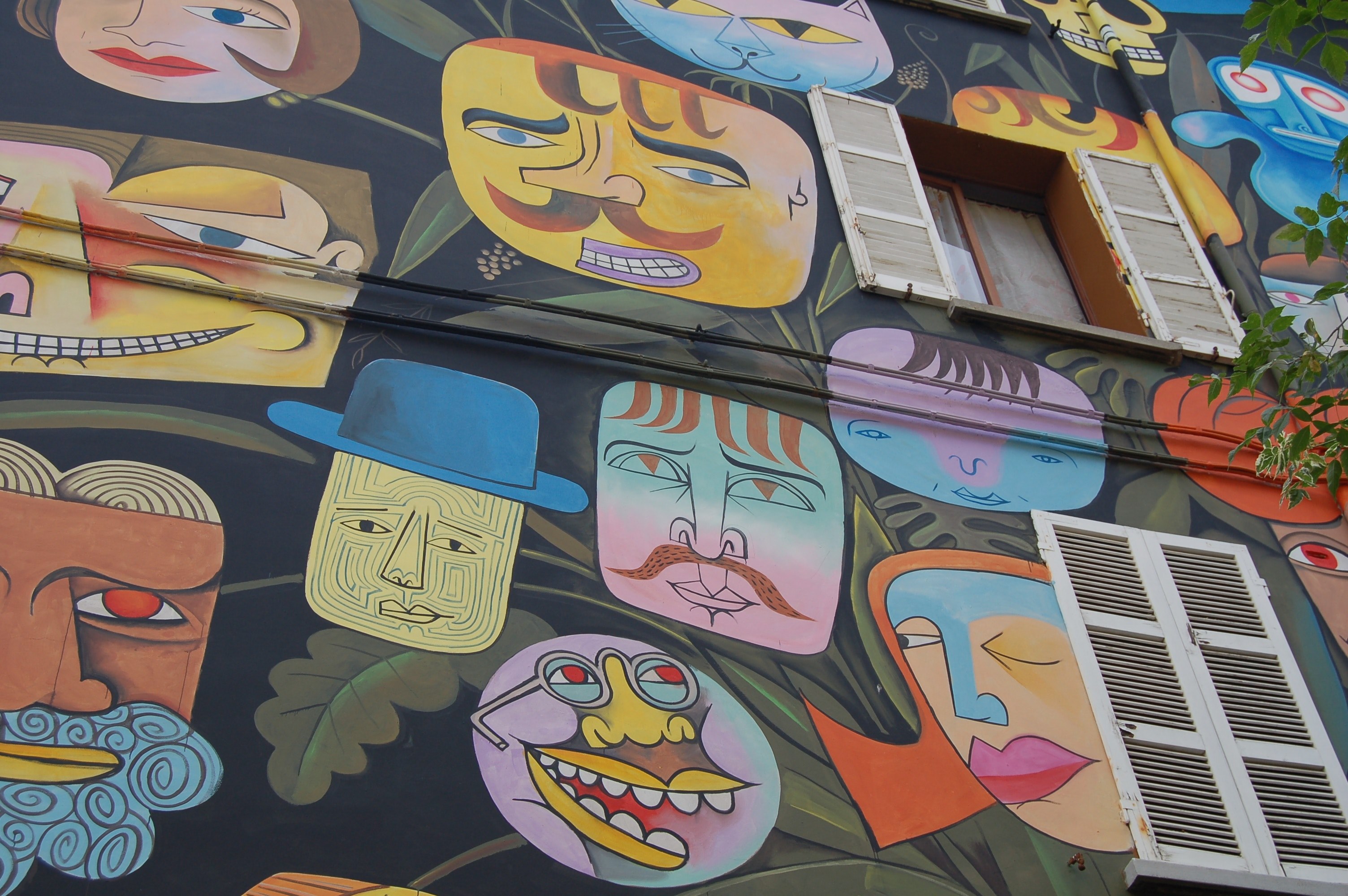 many colorful faces painted on a building wall, _color faces graffiti 4k, HD Wallpaper