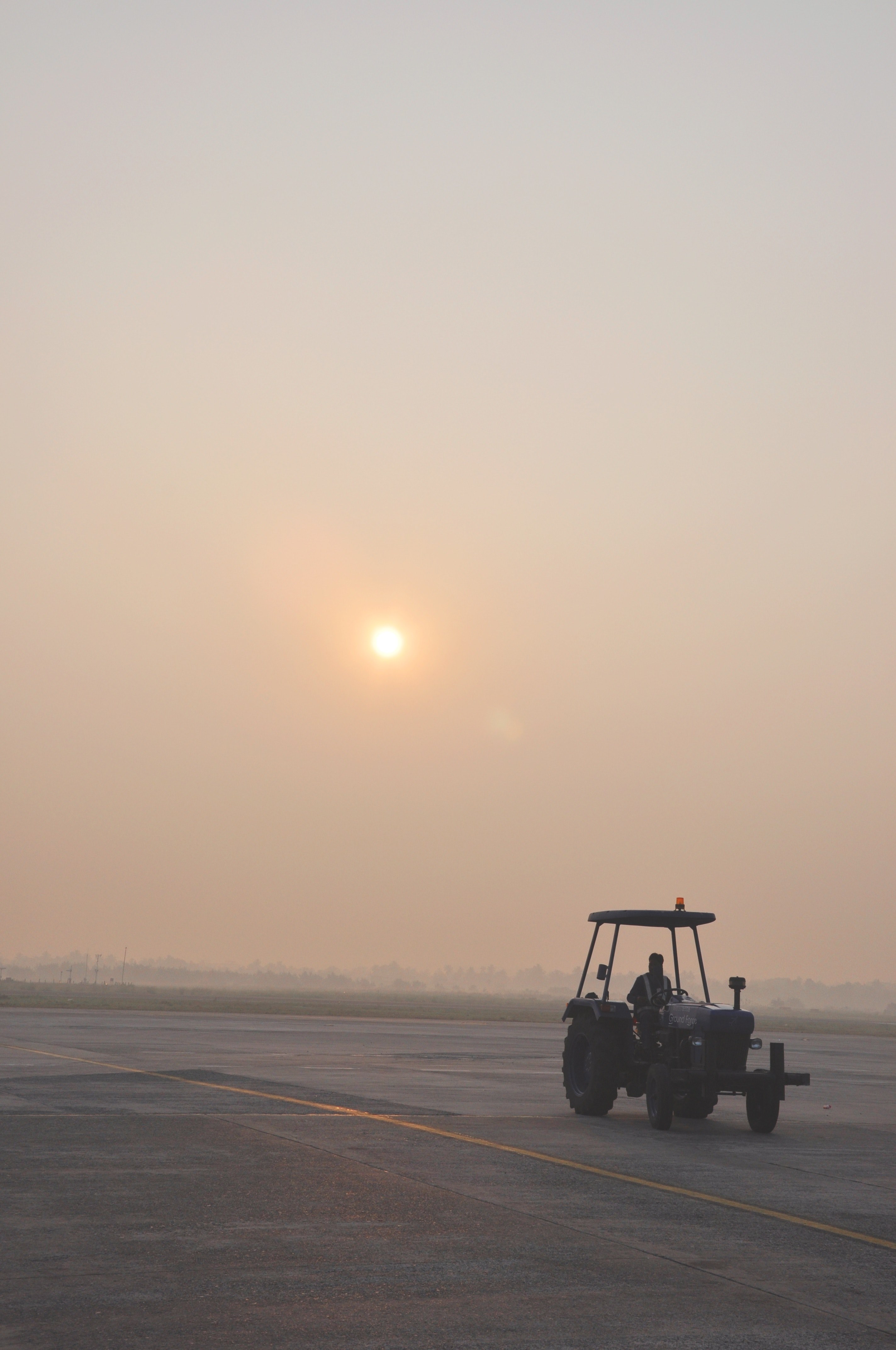 fog morning driver and tarmac hd, 4k, Phone HD Wallpaper