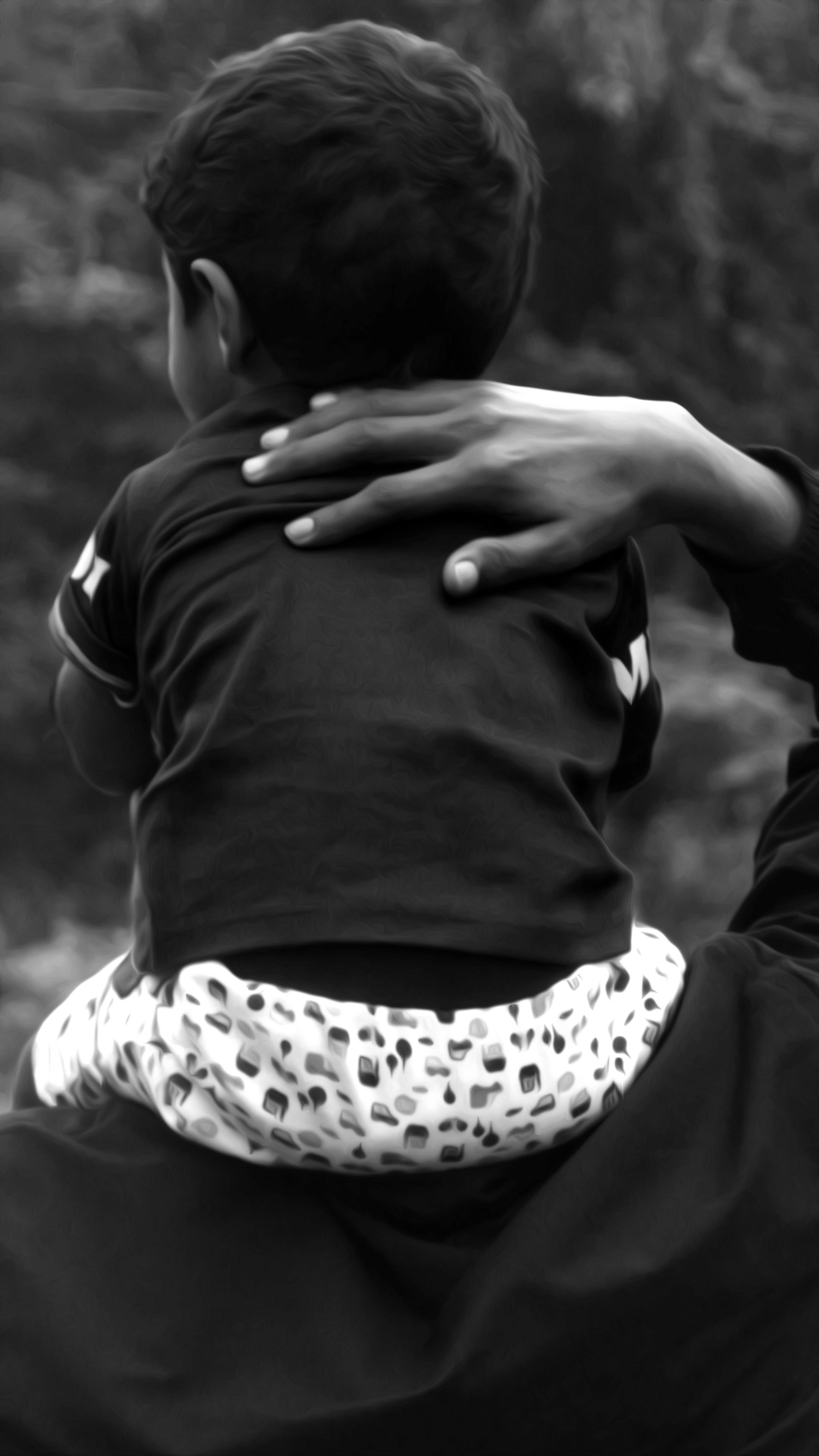 kid in shoulder 4k, Phone HD Wallpaper