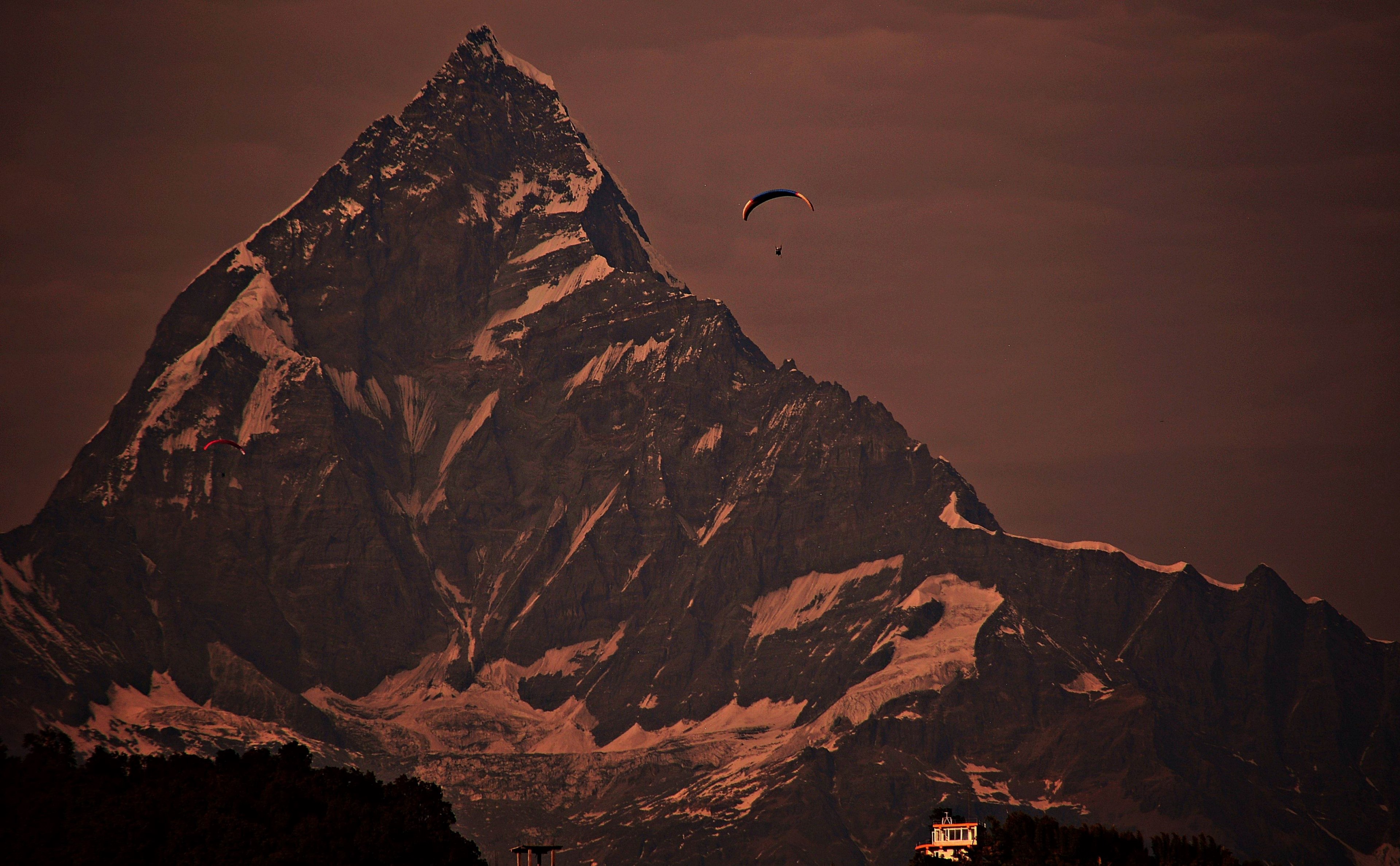 paragliding across the icy mountain peak as an extreme sport, mountain paragliding as a sport 4k, HD Wallpaper