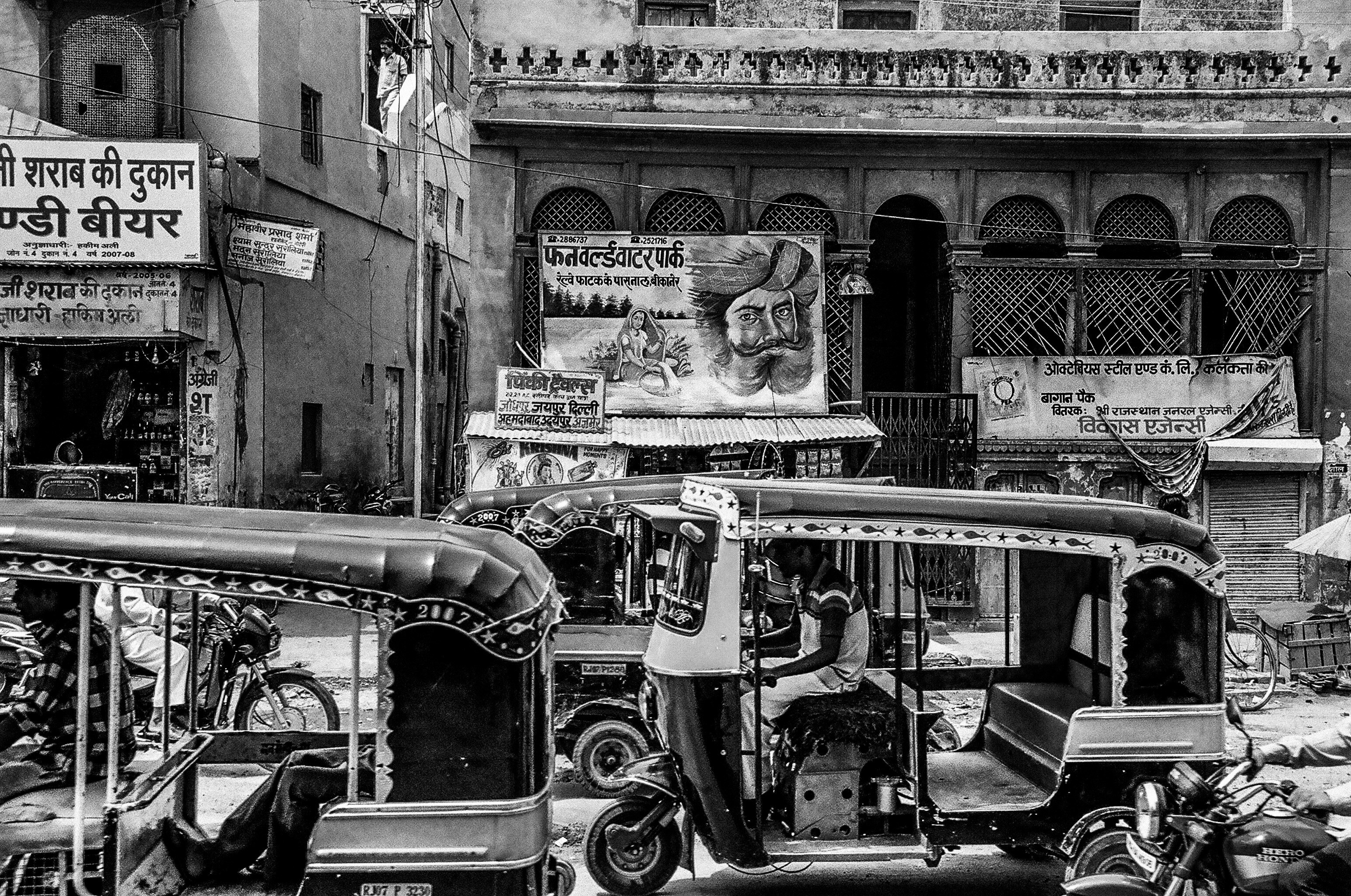 traffic street monochrome and black and white 4k, HD Wallpaper