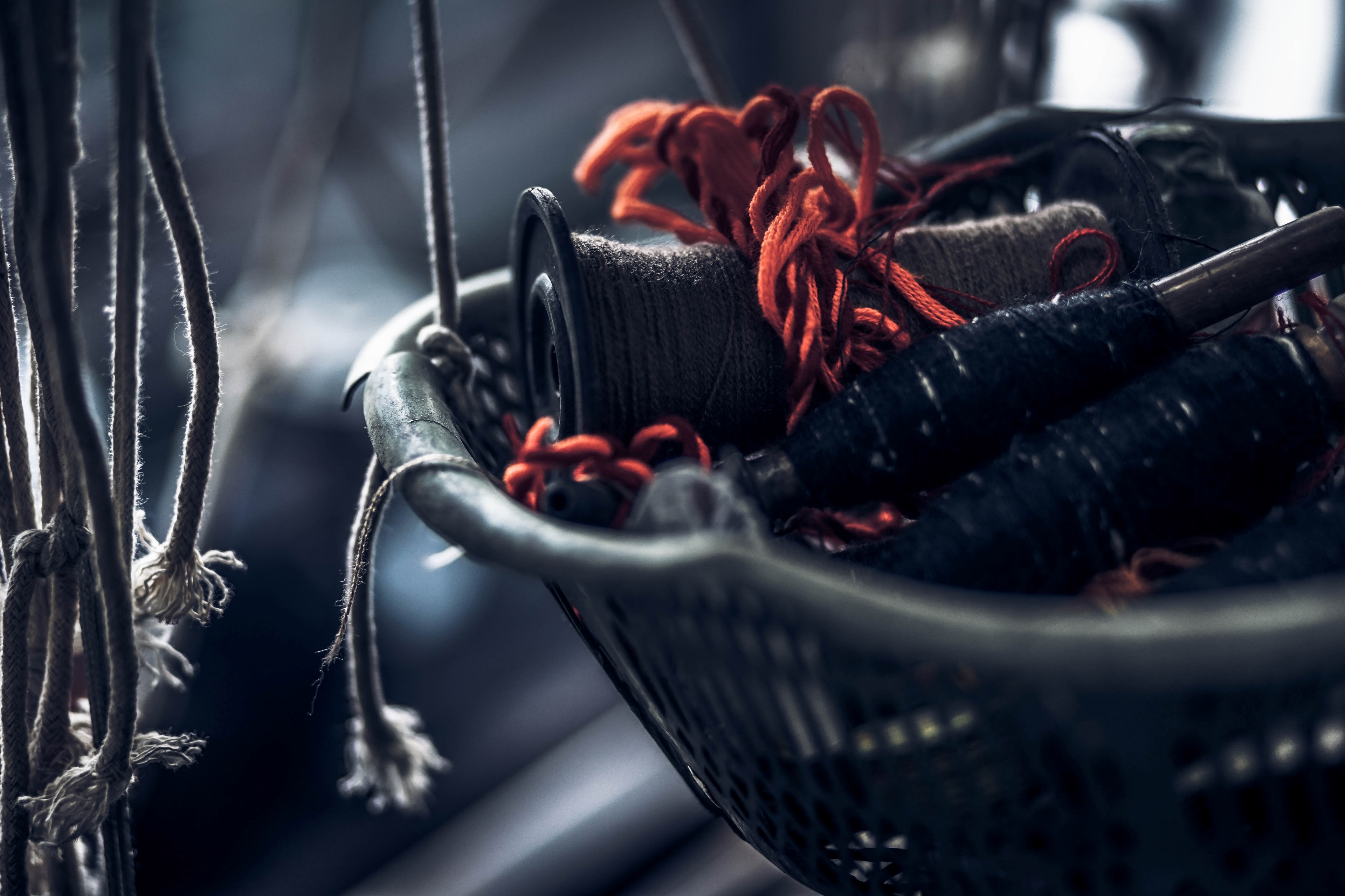 a hanging basket of multiple spools of thread, threads for sewing in a workshop_ 4k, HD Wallpaper