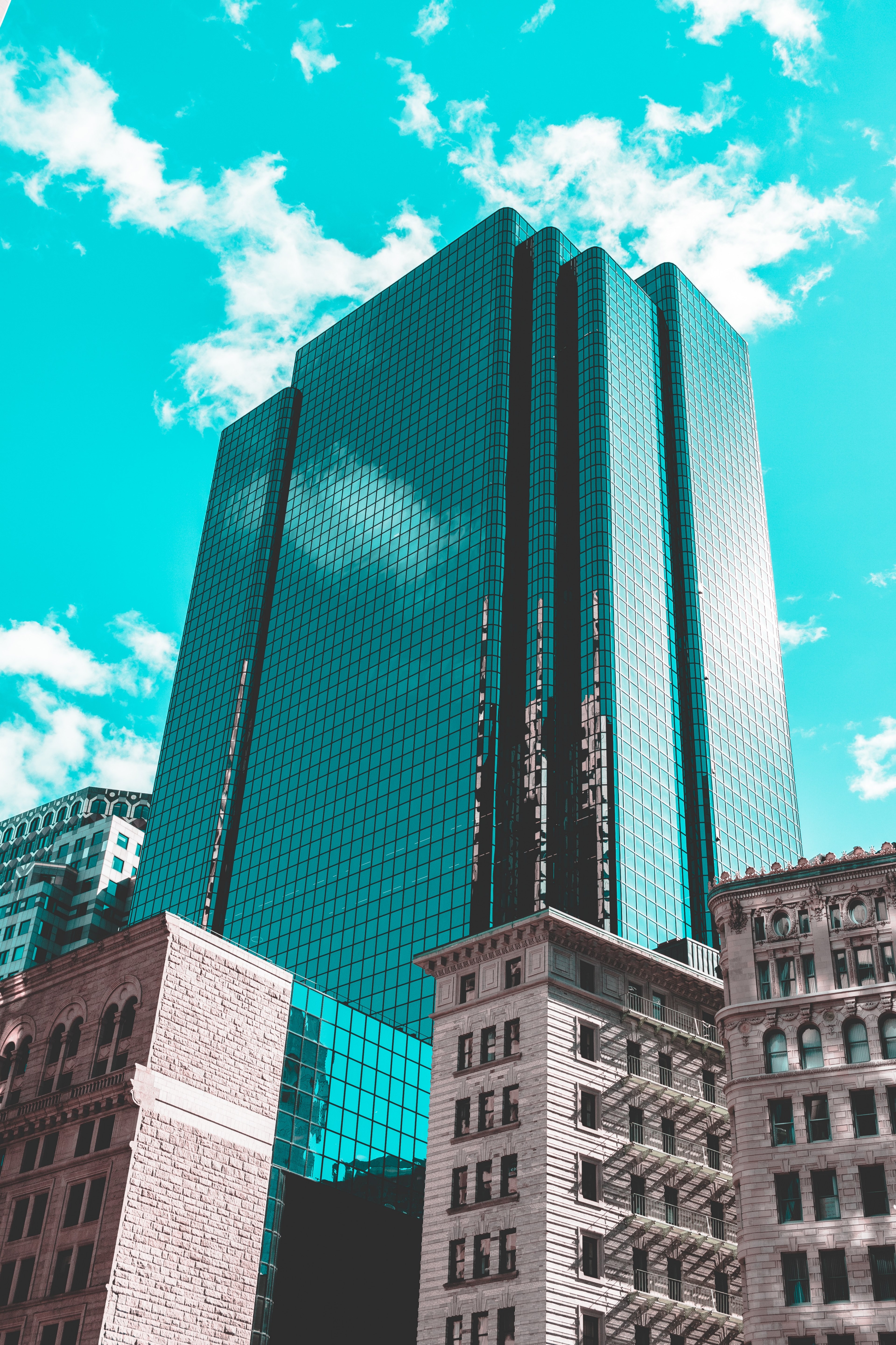 turquoise sky frames a reflective downtown office building, windows in the sky 4k, Phone HD Wallpaper